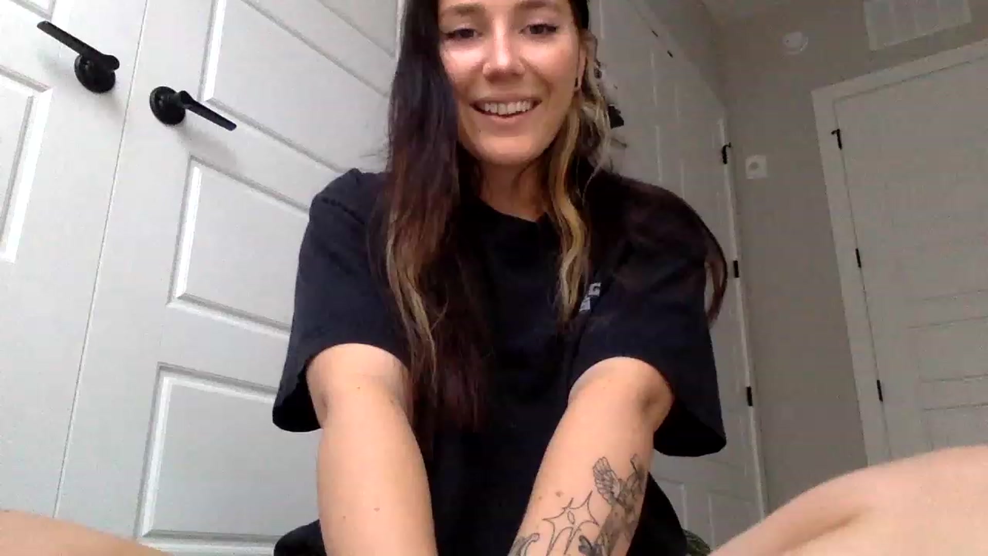 Gallery image thumbnail from p_alaska's myfreecams stream on, 06/01/2023, 13:33 image 6 of 20