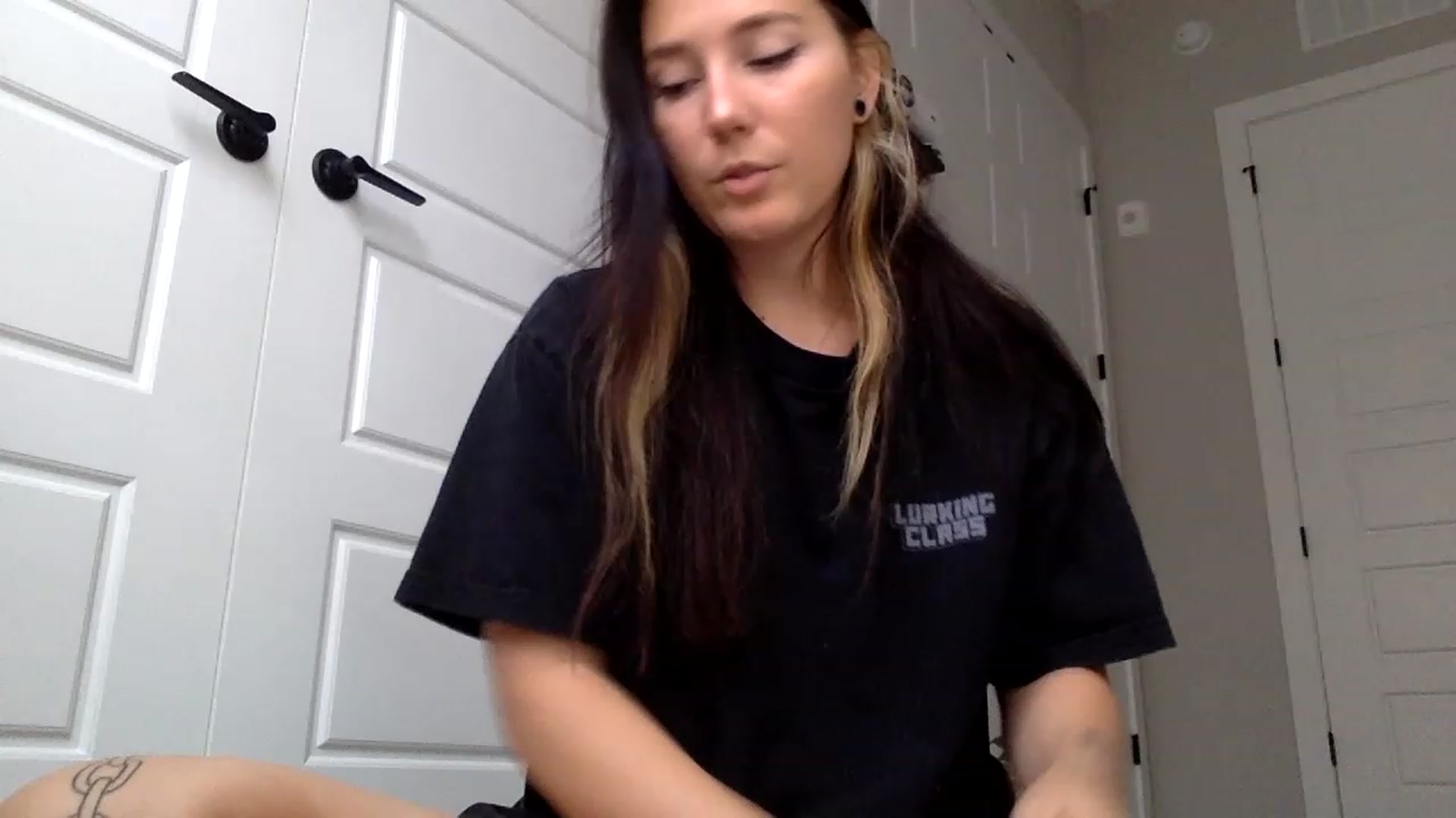 Gallery image thumbnail from p_alaska's myfreecams stream on, 06/01/2023, 13:33 image 8 of 20