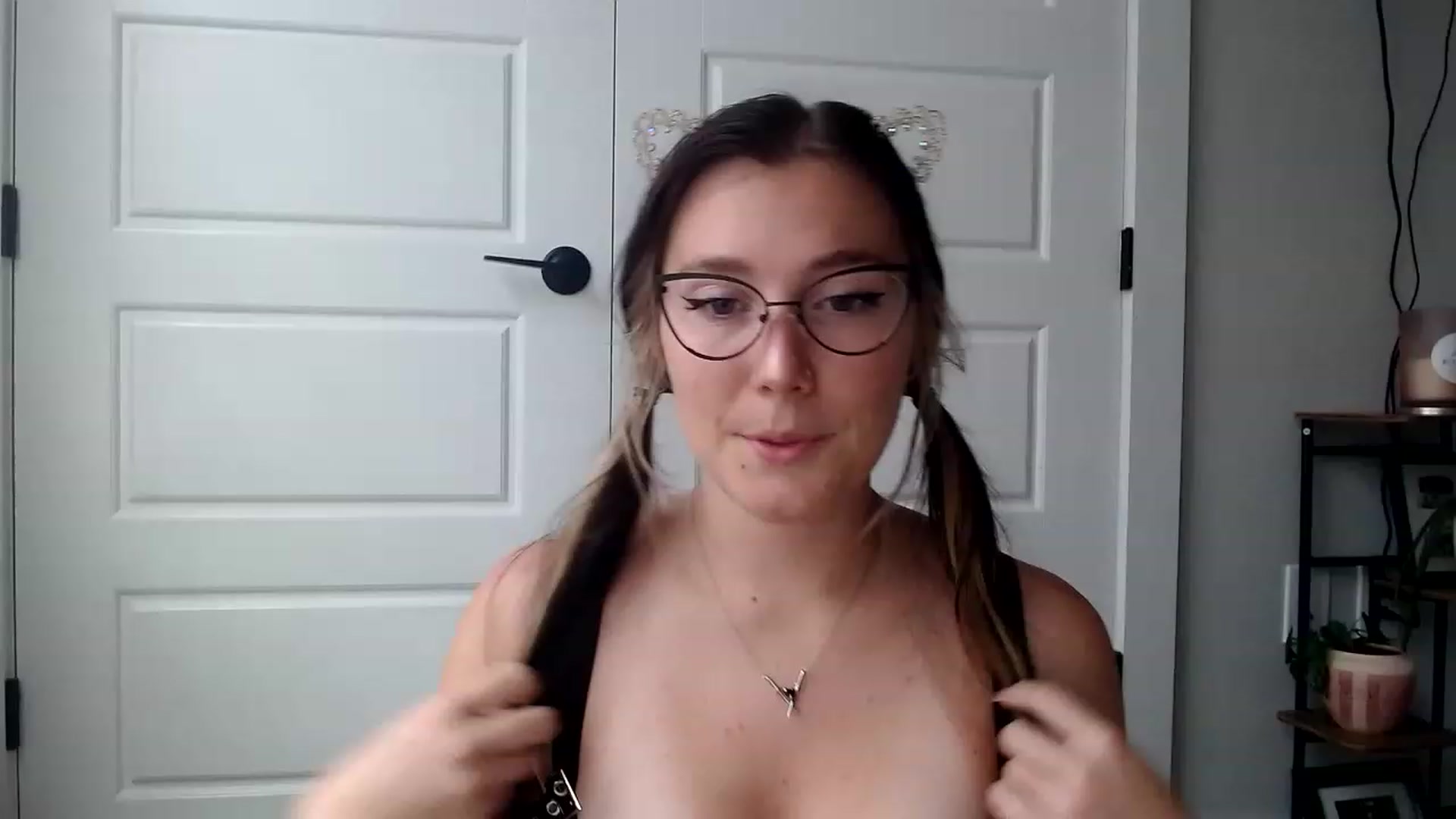 Gallery image thumbnail from p_alaska's myfreecams stream on, 06/08/2023, 16:04 image 20 of 20