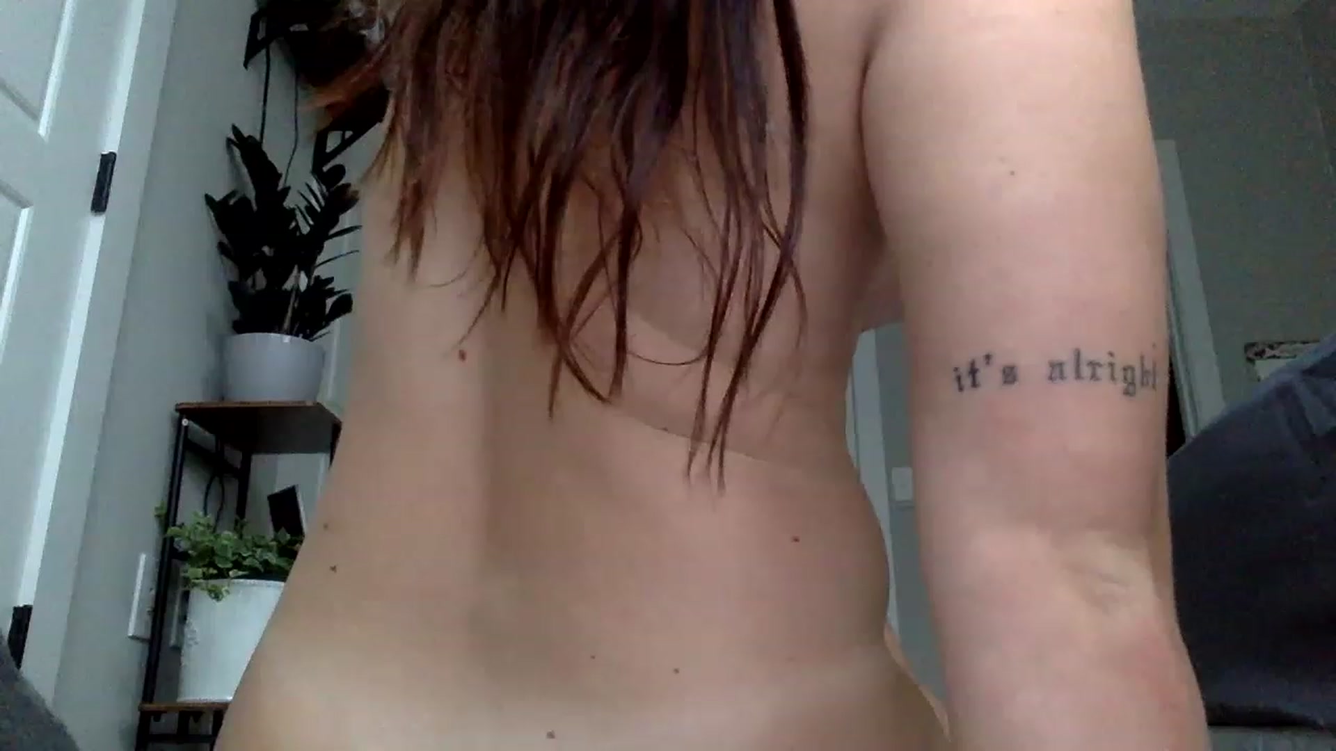 Gallery image thumbnail from p_alaska's myfreecams stream on, 07/05/2023, 16:32 image 7 of 20