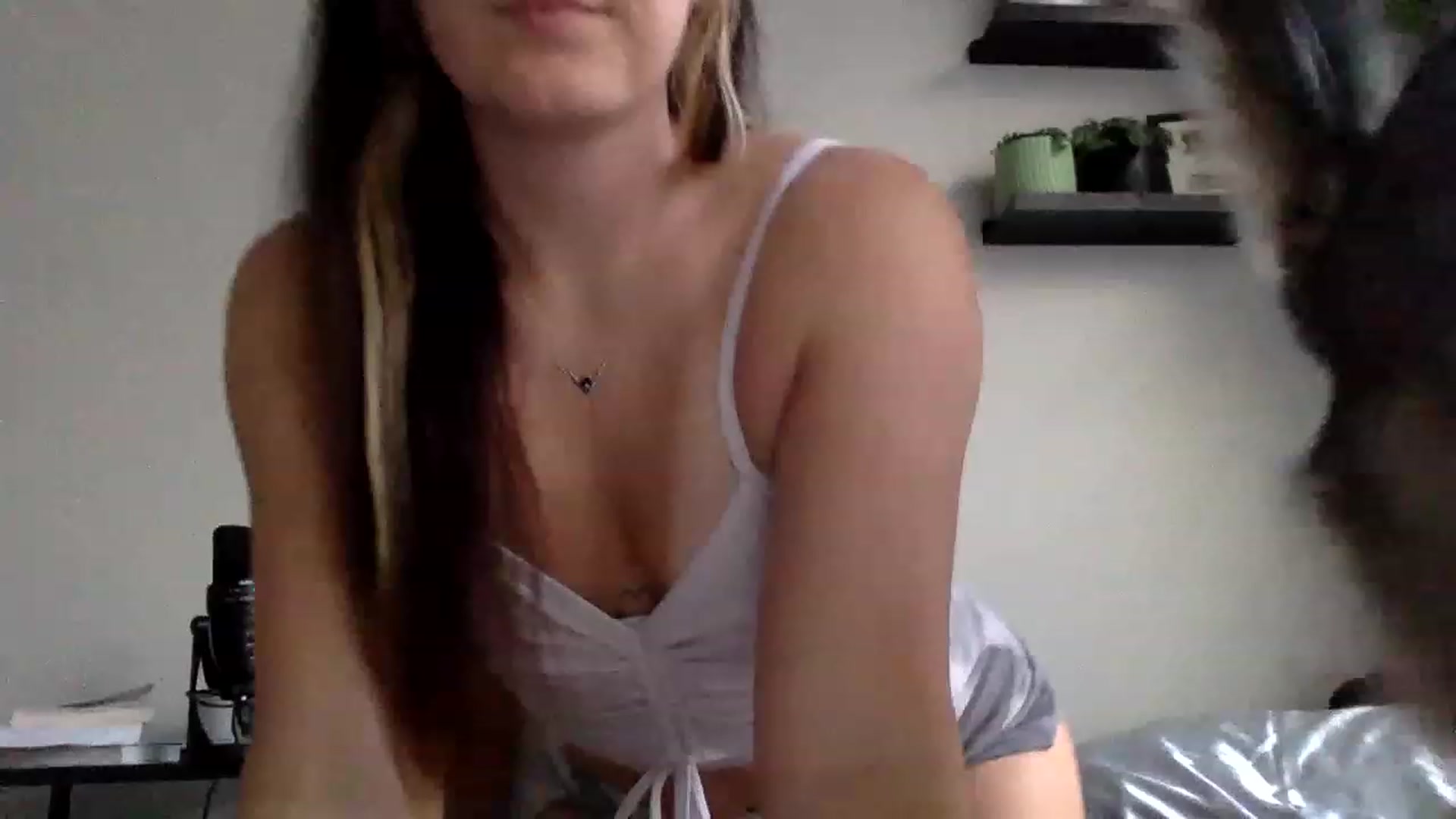 Gallery image thumbnail from p_alaska's myfreecams stream on, 07/10/2023, 13:26 image 2 of 20