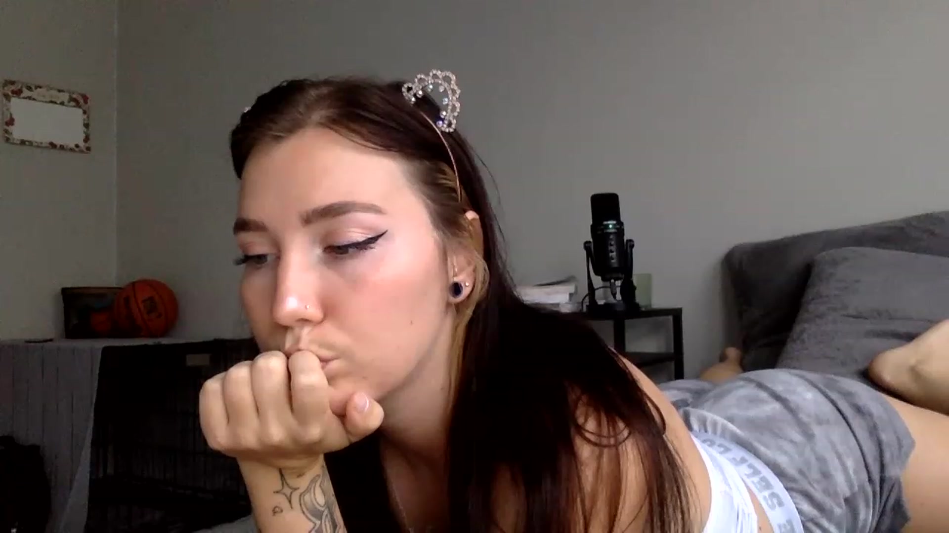 Gallery image thumbnail from p_alaska's myfreecams stream on, 07/10/2023, 13:26 image 10 of 20