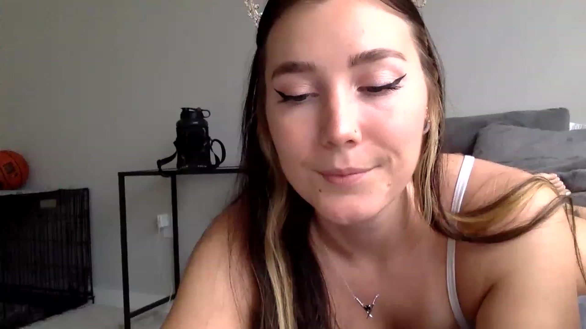 Gallery image thumbnail from p_alaska's myfreecams stream on, 07/10/2023, 13:26 image 17 of 20