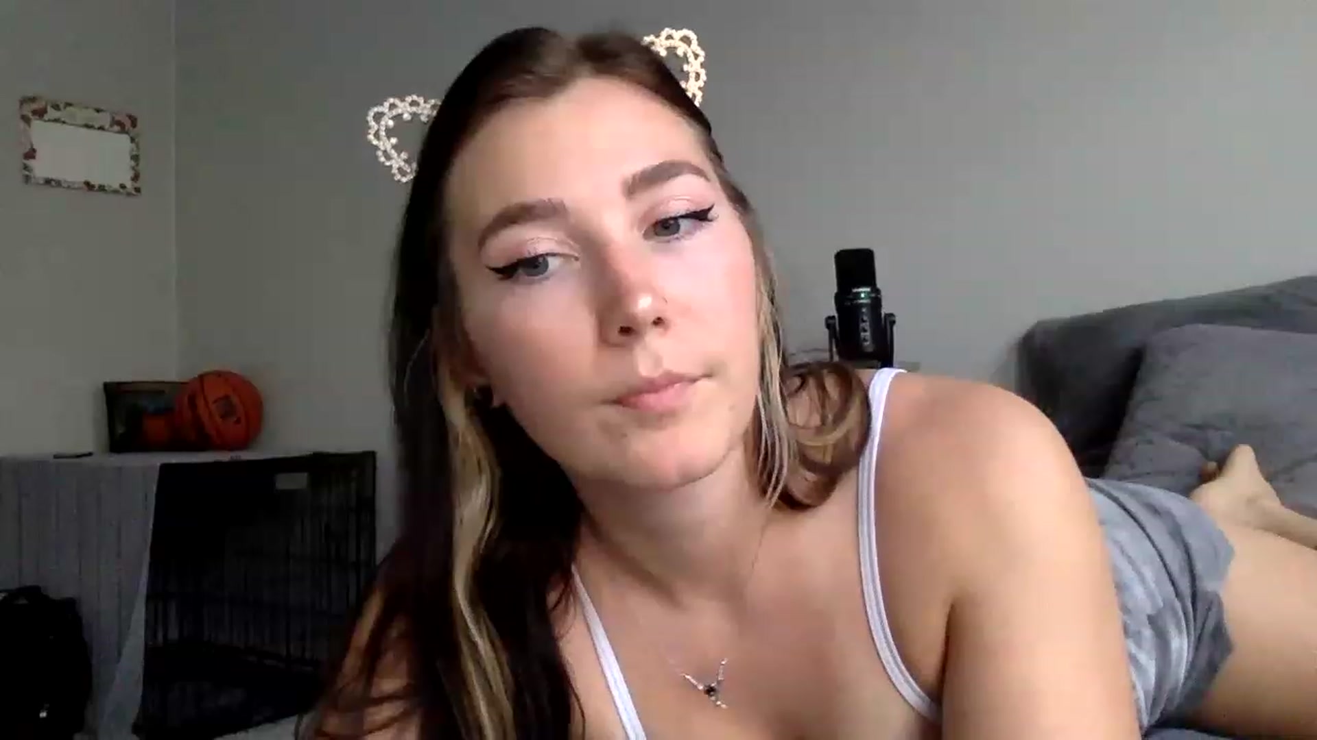 Gallery image thumbnail from p_alaska's myfreecams stream on, 07/10/2023, 13:26 image 9 of 20