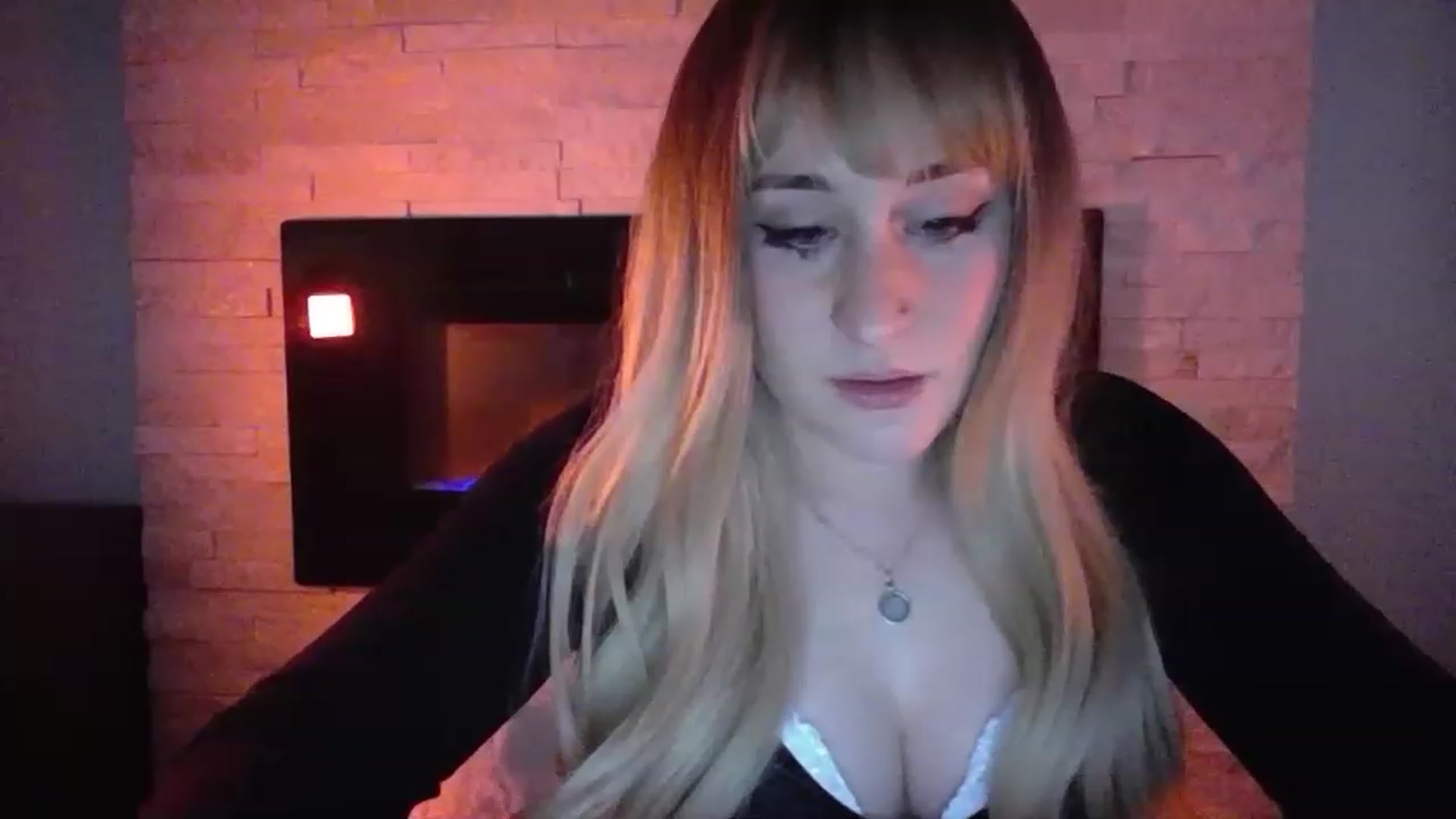 Gallery image thumbnail from pageminie's myfreecams stream on, 12/09/2022, 23:20 image 20 of 20