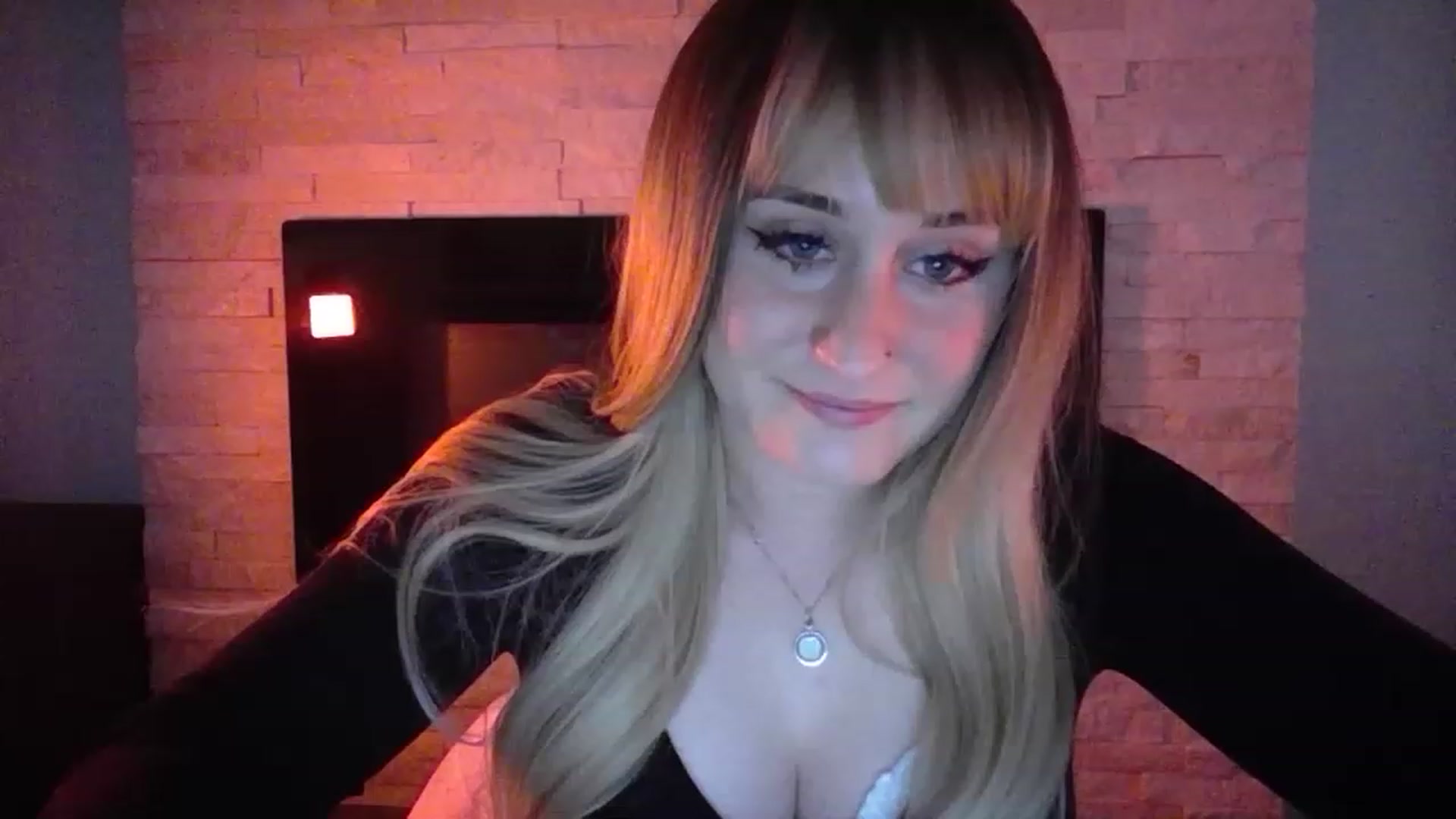Gallery image thumbnail from pageminie's myfreecams stream on, 12/09/2022, 23:20 image 16 of 20