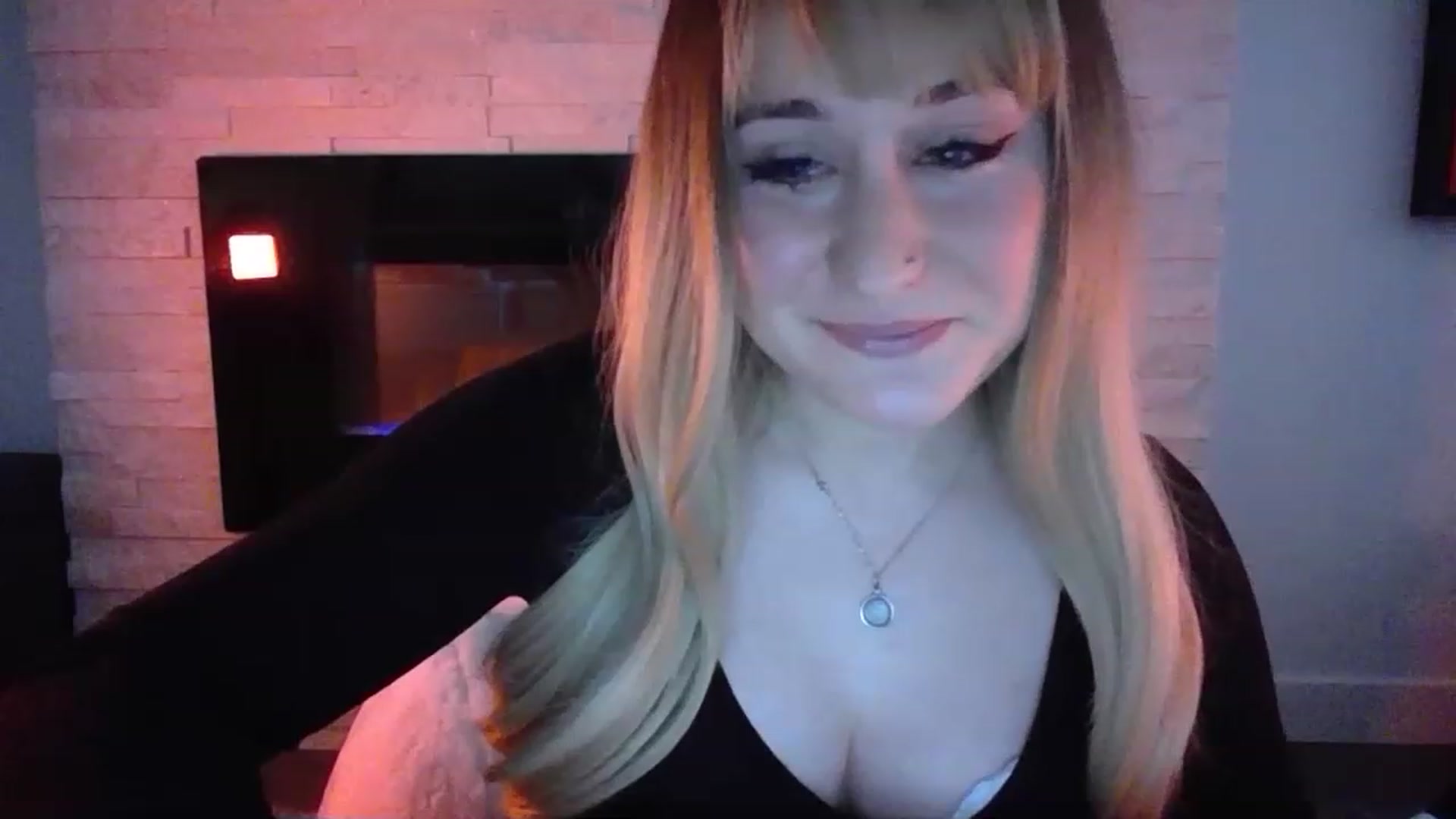 Gallery image thumbnail from pageminie's myfreecams stream on, 12/09/2022, 23:20 image 4 of 20