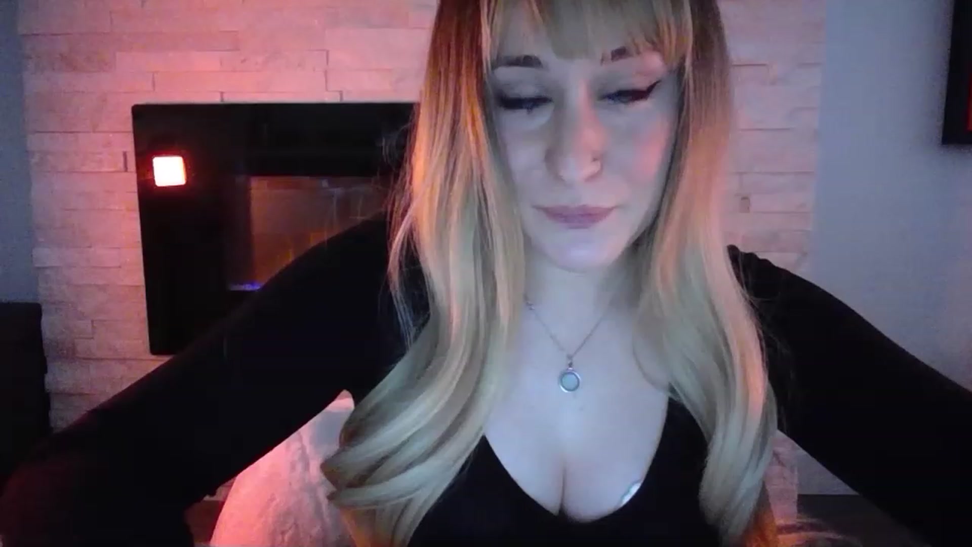 Gallery image thumbnail from pageminie's myfreecams stream on, 12/09/2022, 23:20 image 3 of 20