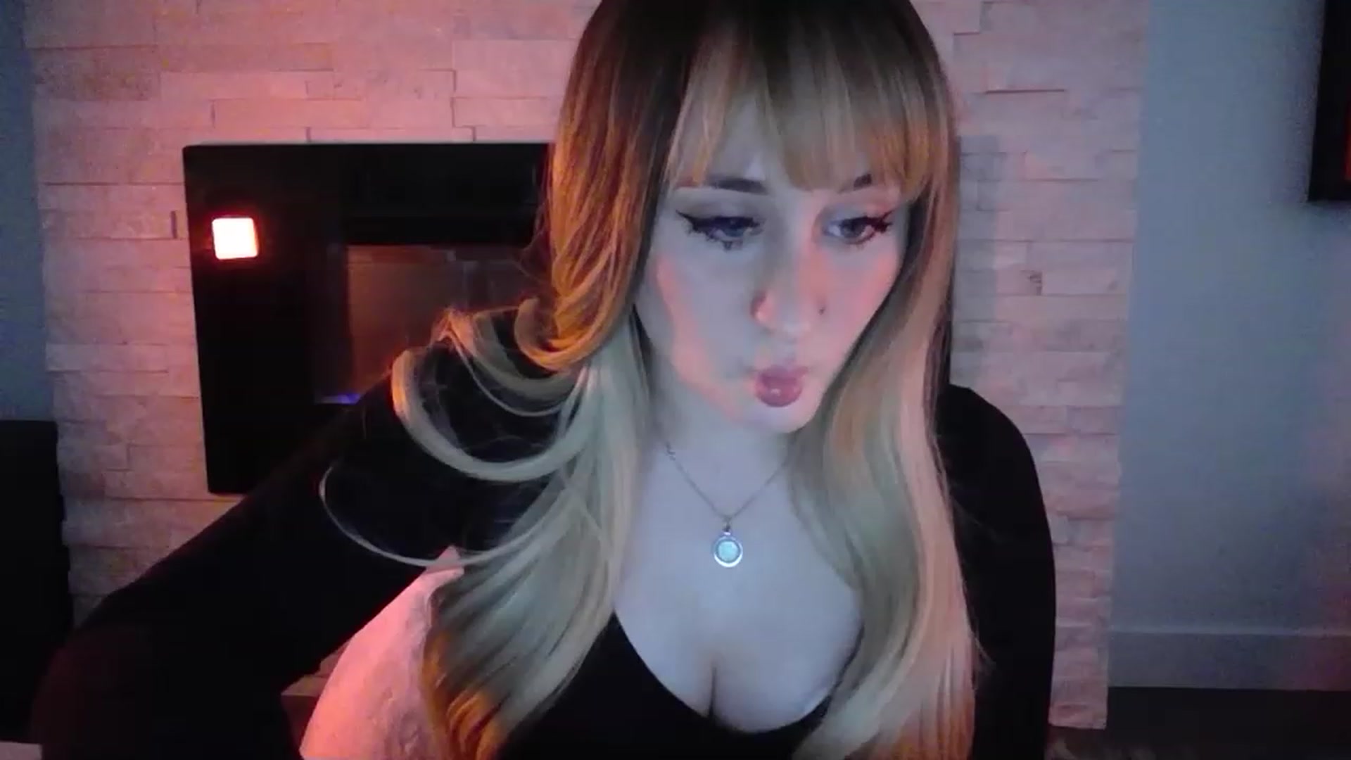 Gallery image thumbnail from pageminie's myfreecams stream on, 12/09/2022, 23:20 image 5 of 20