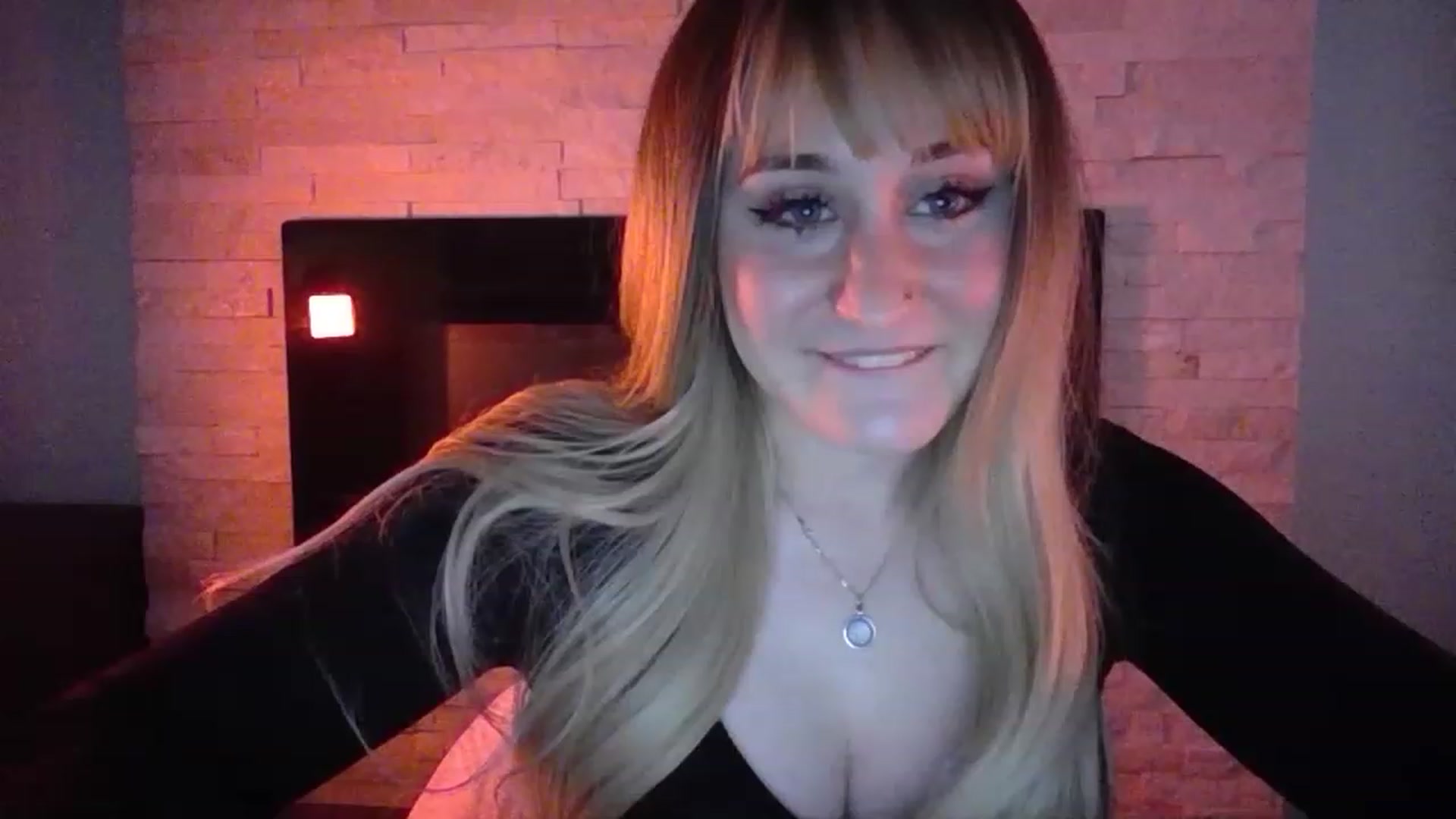 Gallery image thumbnail from pageminie's myfreecams stream on, 12/09/2022, 23:20 image 15 of 20