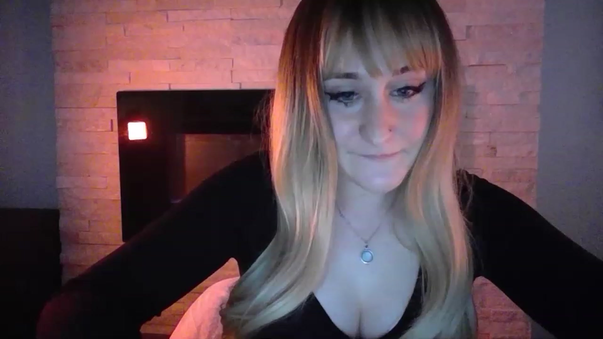 Gallery image thumbnail from pageminie's myfreecams stream on, 12/09/2022, 23:20 image 14 of 20