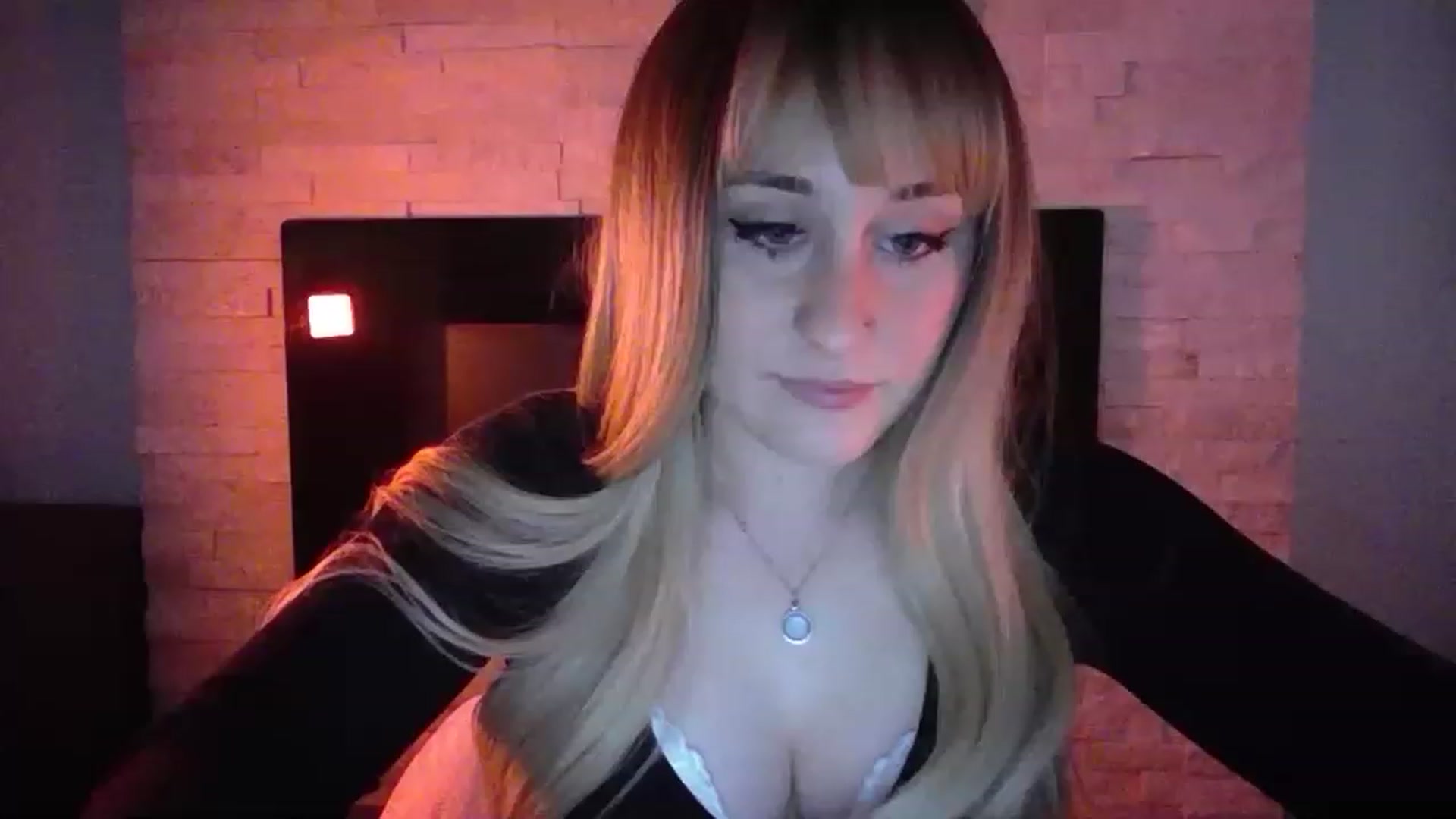 Gallery image thumbnail from pageminie's myfreecams stream on, 12/09/2022, 23:20 image 18 of 20