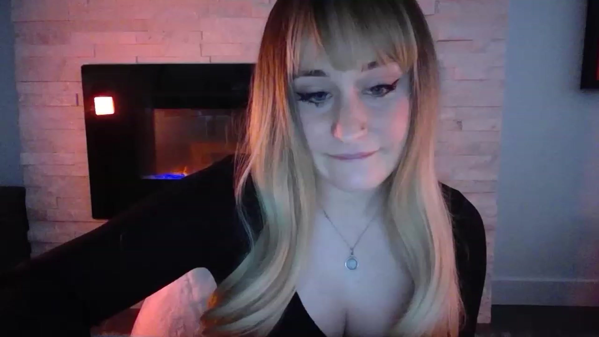 Gallery image thumbnail from pageminie's myfreecams stream on, 12/09/2022, 23:20 image 2 of 20