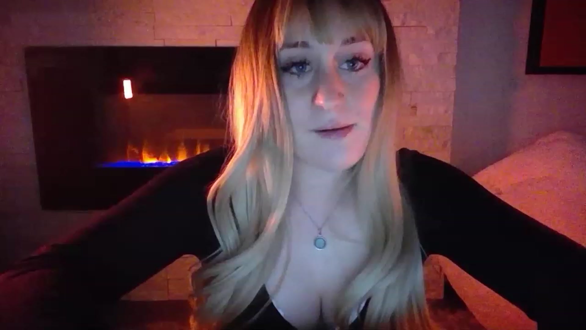 Gallery image thumbnail from pageminie's myfreecams stream on, 12/10/2022, 24:13 image 13 of 20
