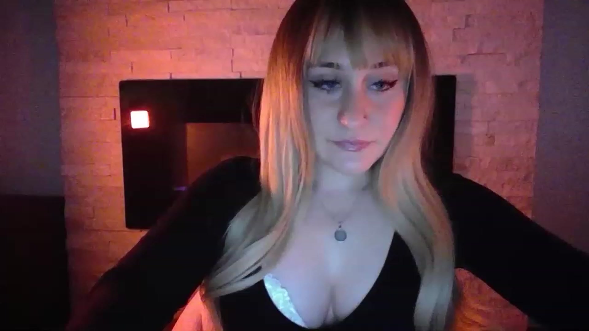 Gallery image thumbnail from pageminie's myfreecams stream on, 12/10/2022, 24:13 image 6 of 20