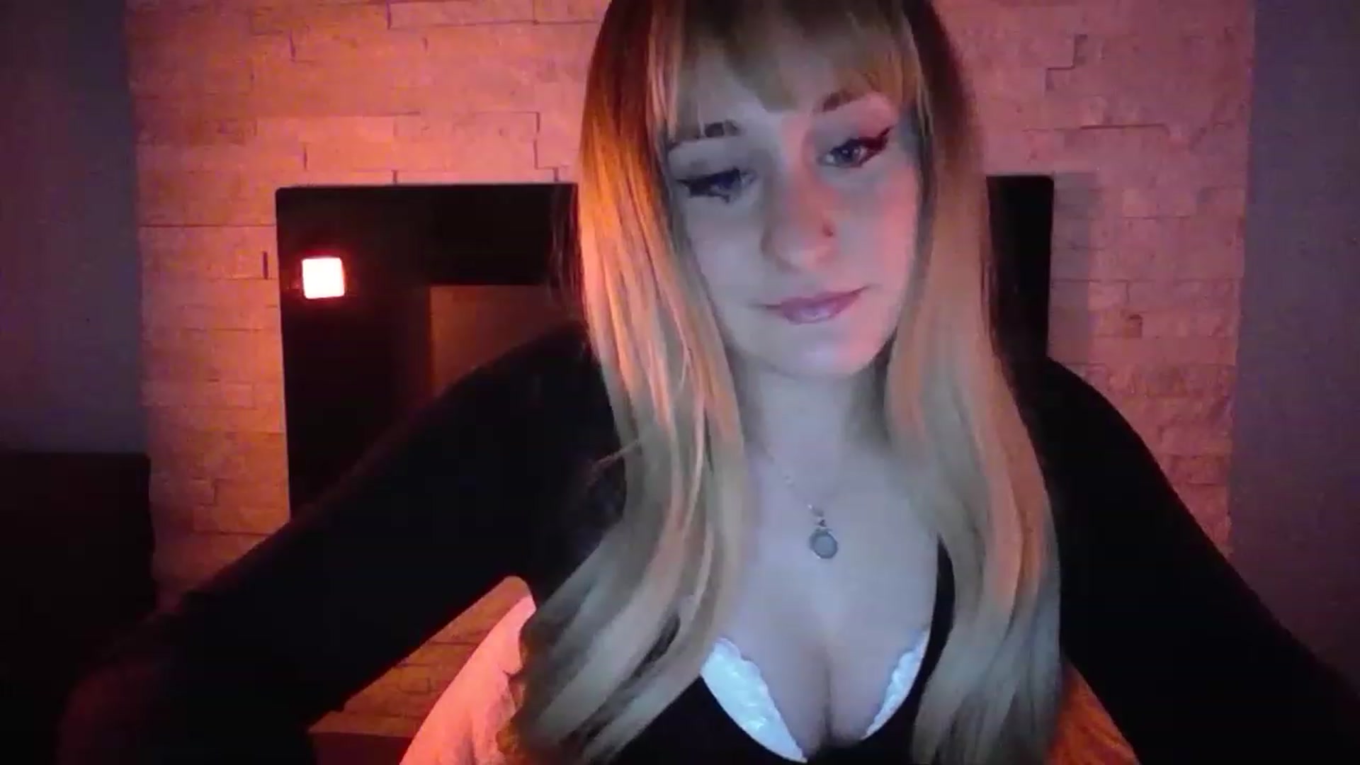 Gallery image thumbnail from pageminie's myfreecams stream on, 12/10/2022, 24:13 image 5 of 20