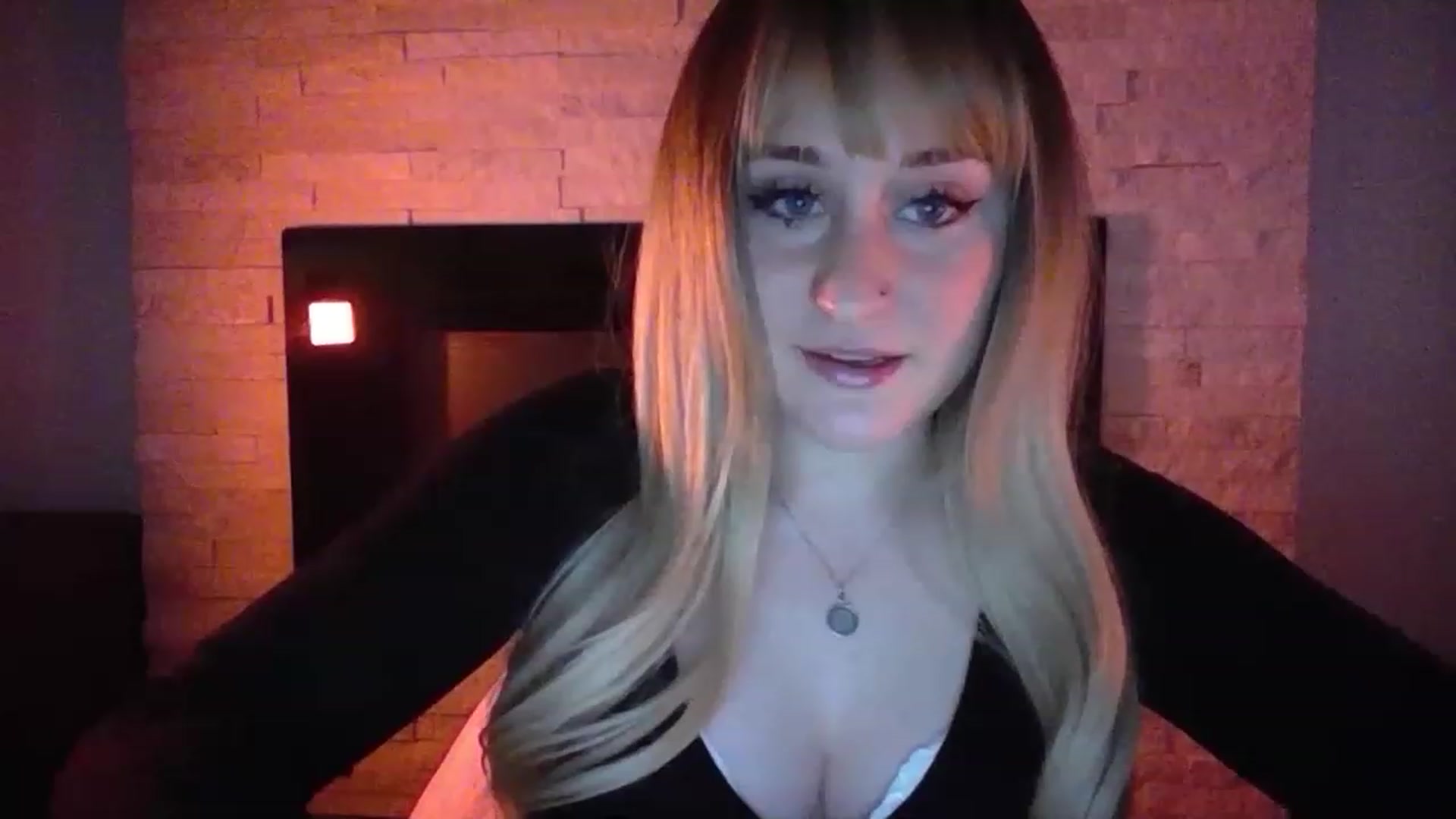 Gallery image thumbnail from pageminie's myfreecams stream on, 12/10/2022, 24:13 image 8 of 20