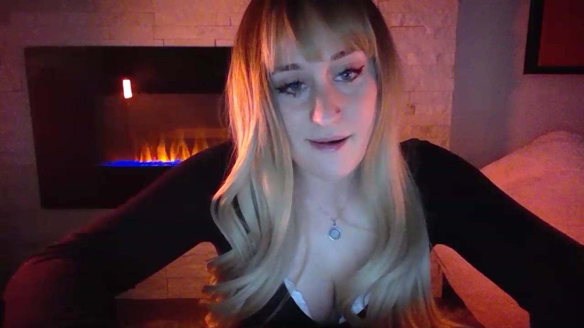Gallery image thumbnail from pageminie's myfreecams stream on, 12/10/2022, 24:13 image 14 of 20