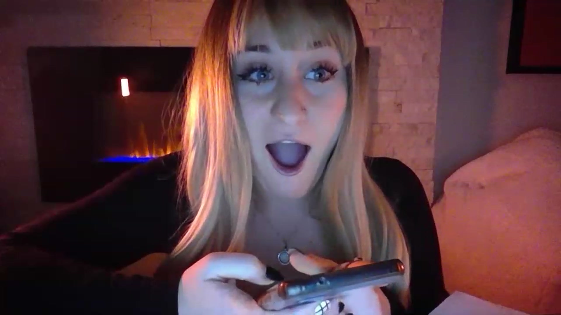 Gallery image thumbnail from pageminie's myfreecams stream on, 12/10/2022, 24:13 image 20 of 20