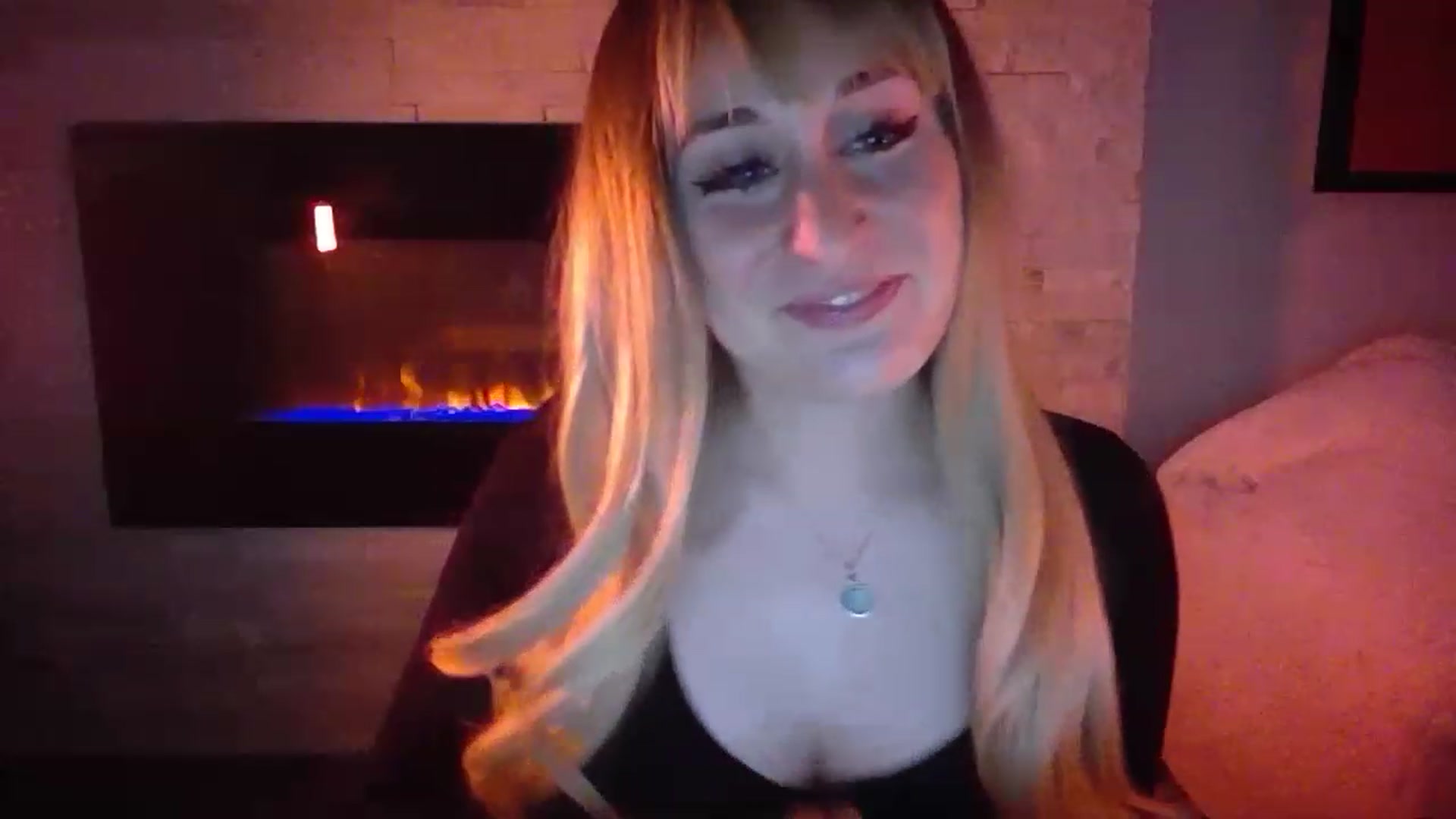 Gallery image thumbnail from pageminie's myfreecams stream on, 12/10/2022, 24:13 image 16 of 20