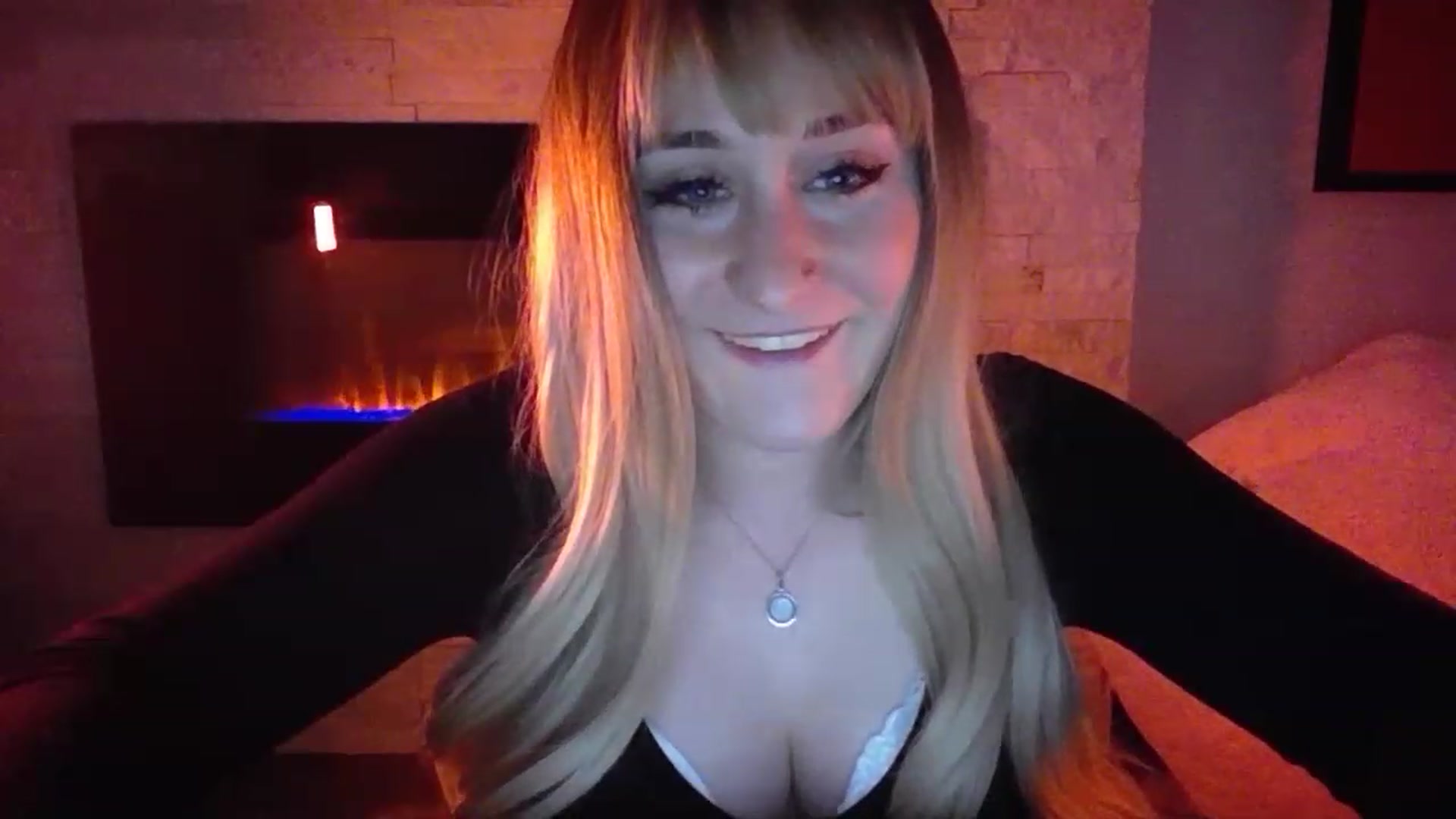 Gallery image thumbnail from pageminie's myfreecams stream on, 12/10/2022, 24:13 image 19 of 20