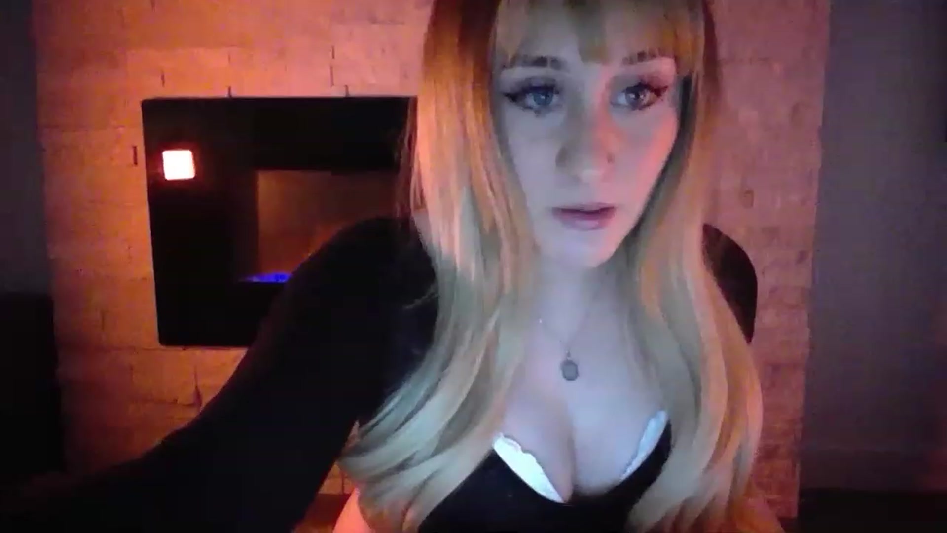 Gallery image thumbnail from pageminie's myfreecams stream on, 12/10/2022, 24:13 image 10 of 20