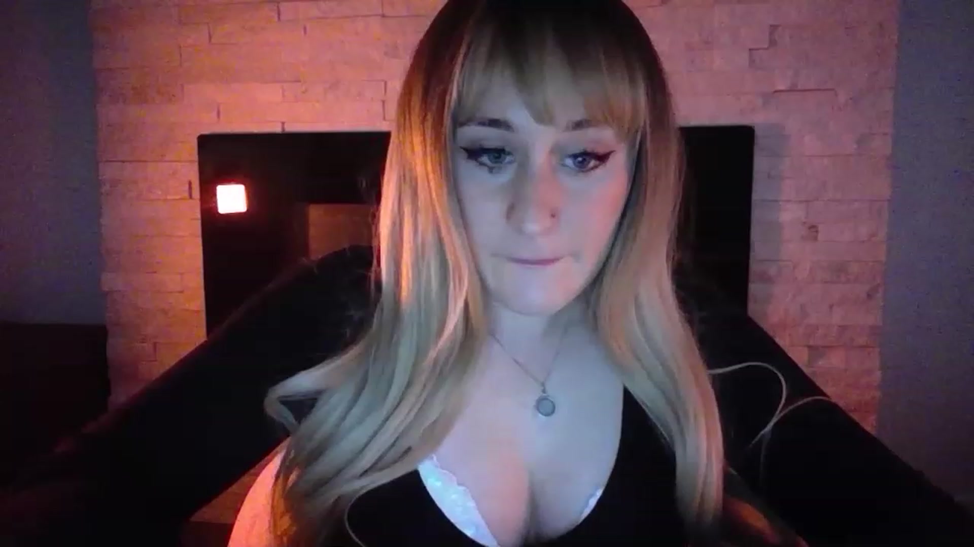Gallery image thumbnail from pageminie's myfreecams stream on, 12/10/2022, 24:13 image 1 of 20