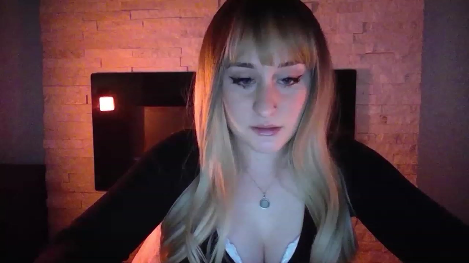 Gallery image thumbnail from pageminie's myfreecams stream on, 12/10/2022, 24:13 image 9 of 20