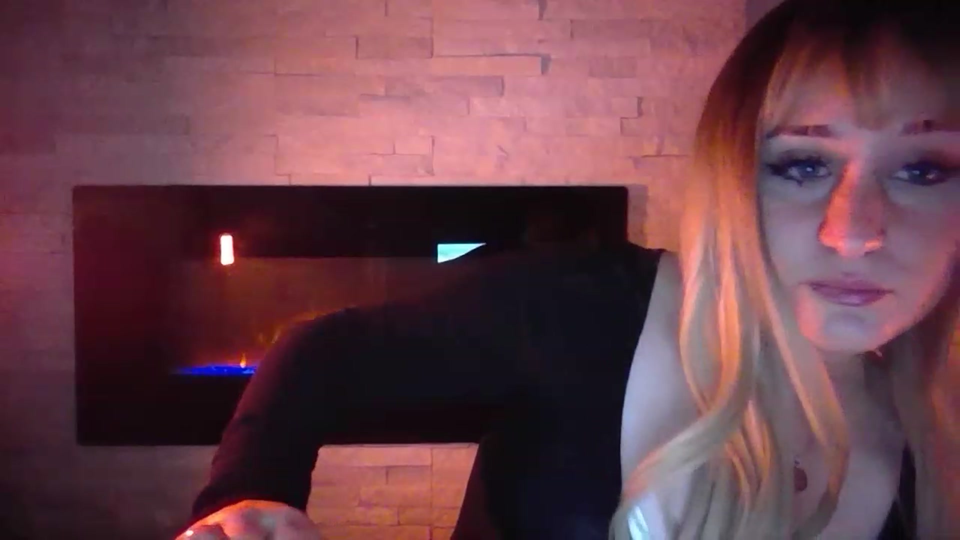 Gallery image thumbnail from pageminie's myfreecams stream on, 12/10/2022, 24:13 image 15 of 20