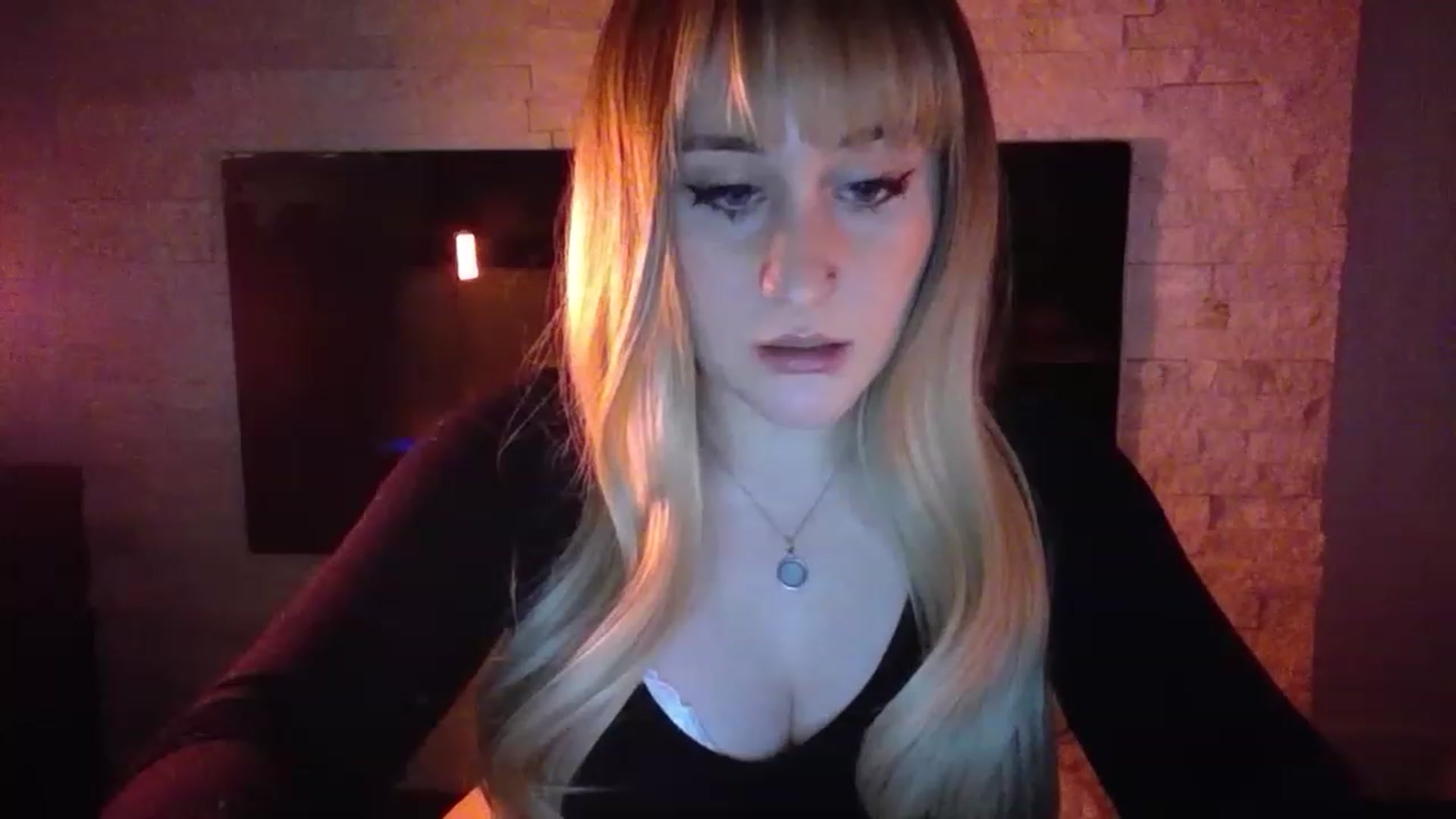 Gallery image thumbnail from pageminie's myfreecams stream on, 12/10/2022, 03:01 image 4 of 20