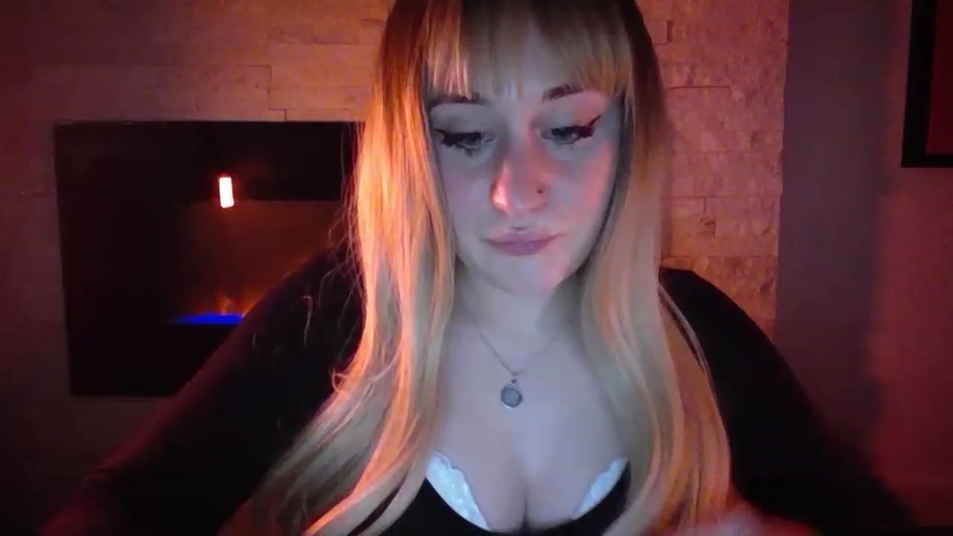 Gallery image thumbnail from pageminie's myfreecams stream on, 12/10/2022, 03:01 image 15 of 20