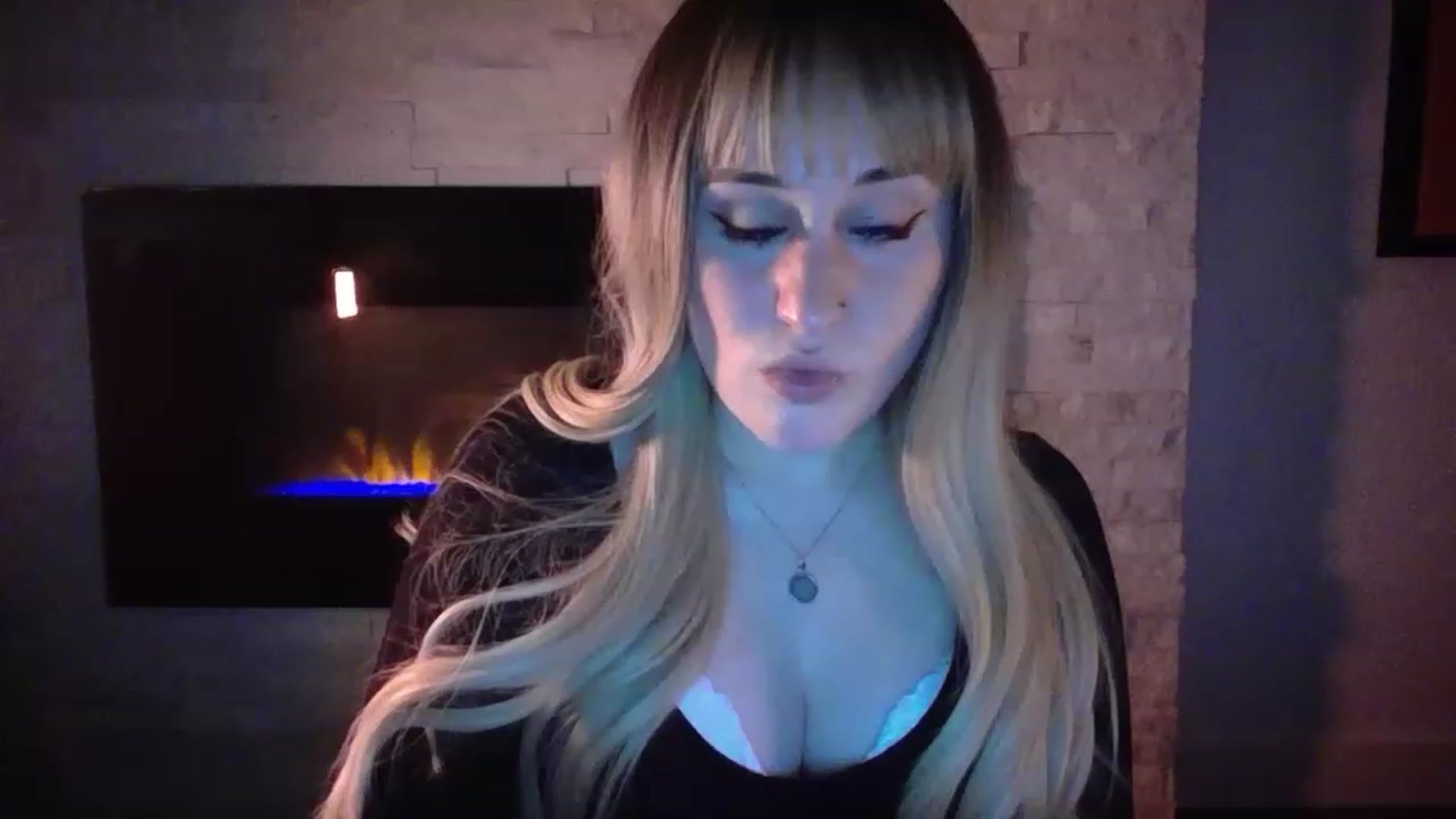 Gallery image thumbnail from pageminie's myfreecams stream on, 12/10/2022, 03:01 image 17 of 20