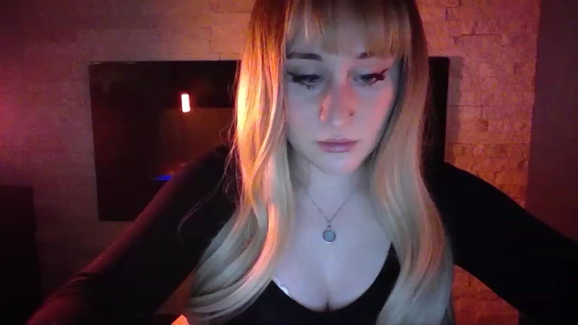 Gallery image thumbnail from pageminie's myfreecams stream on, 12/10/2022, 03:01 image 7 of 20
