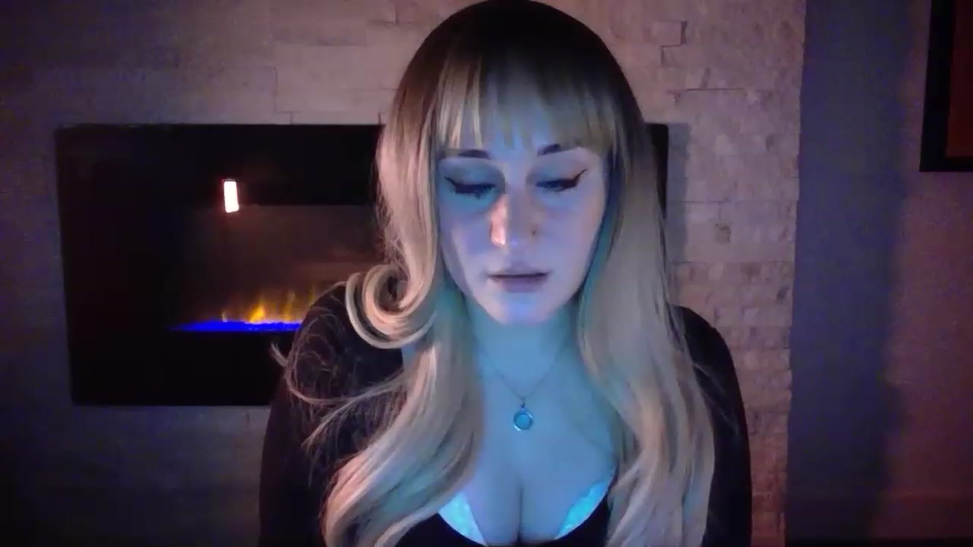 Gallery image thumbnail from pageminie's myfreecams stream on, 12/10/2022, 03:01 image 18 of 20