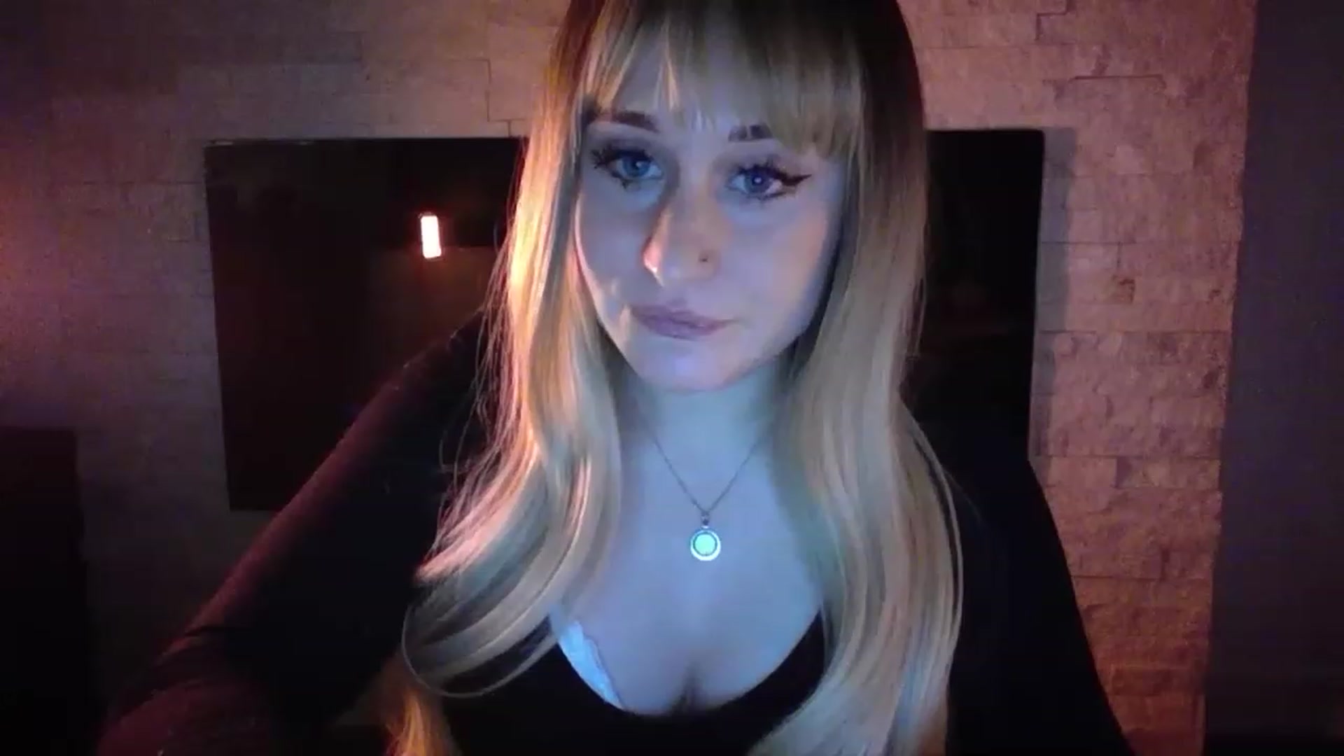 Gallery image thumbnail from pageminie's myfreecams stream on, 12/10/2022, 03:01 image 3 of 20