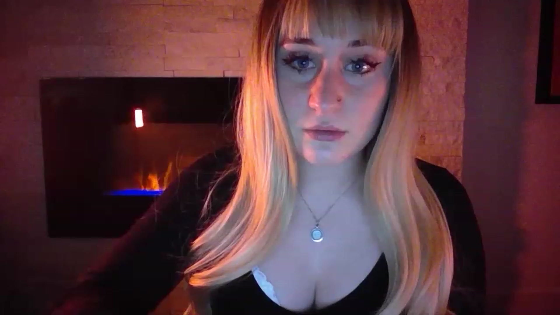 Gallery image thumbnail from pageminie's myfreecams stream on, 12/10/2022, 03:01 image 10 of 20