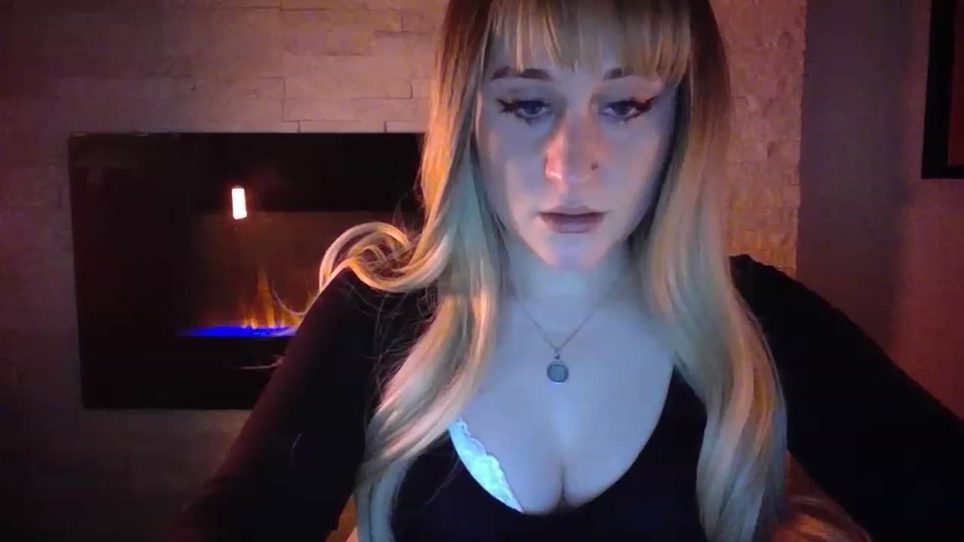 Gallery image thumbnail from pageminie's myfreecams stream on, 12/10/2022, 03:01 image 8 of 20