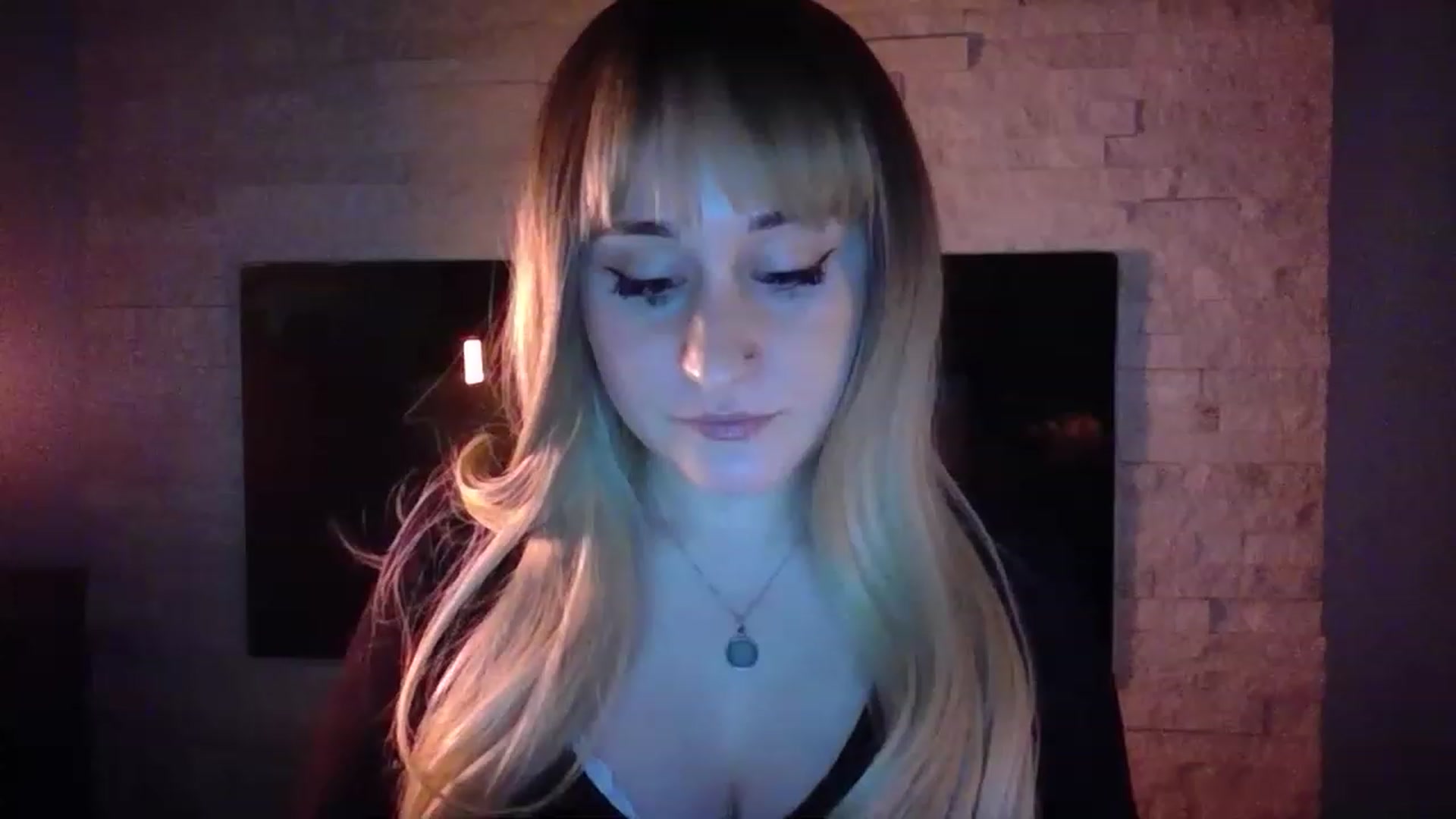 Gallery image thumbnail from pageminie's myfreecams stream on, 12/10/2022, 03:01 image 1 of 20