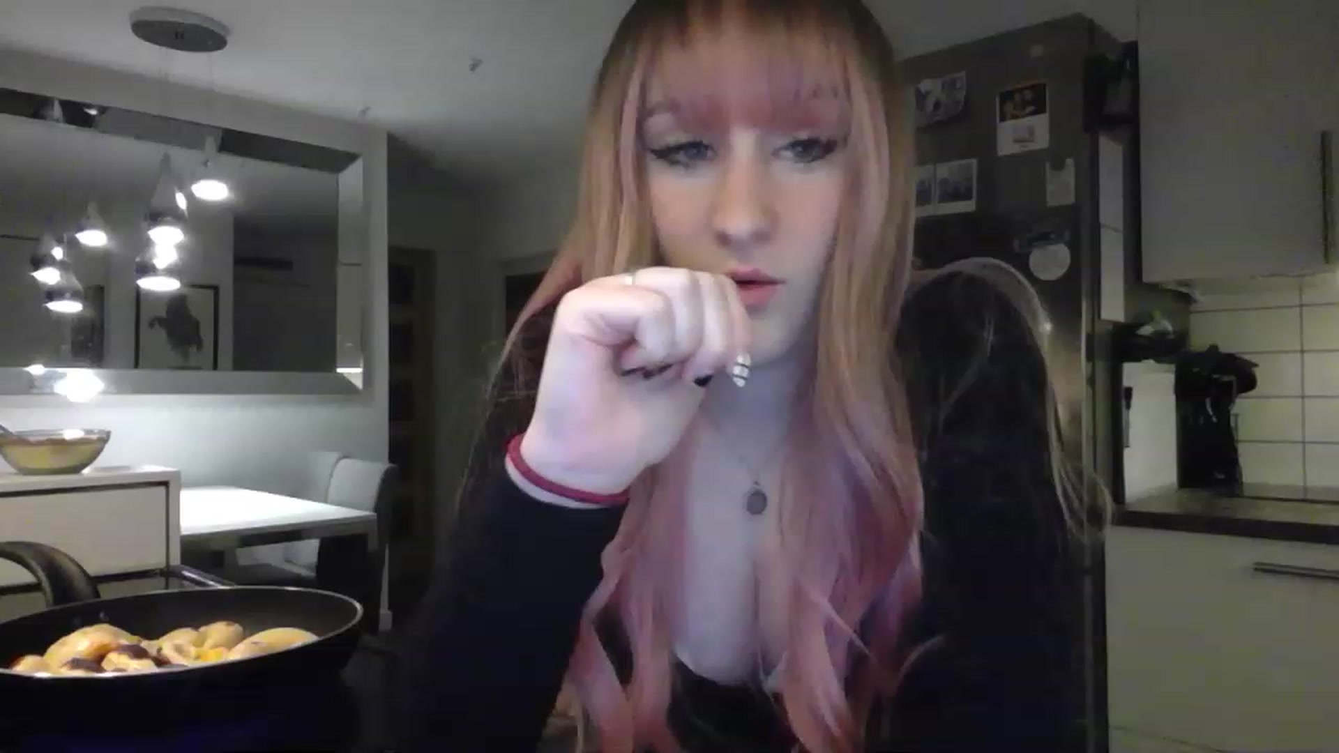 Gallery image thumbnail from pageminie's myfreecams stream on, 12/11/2022, 02:00 image 1 of 20