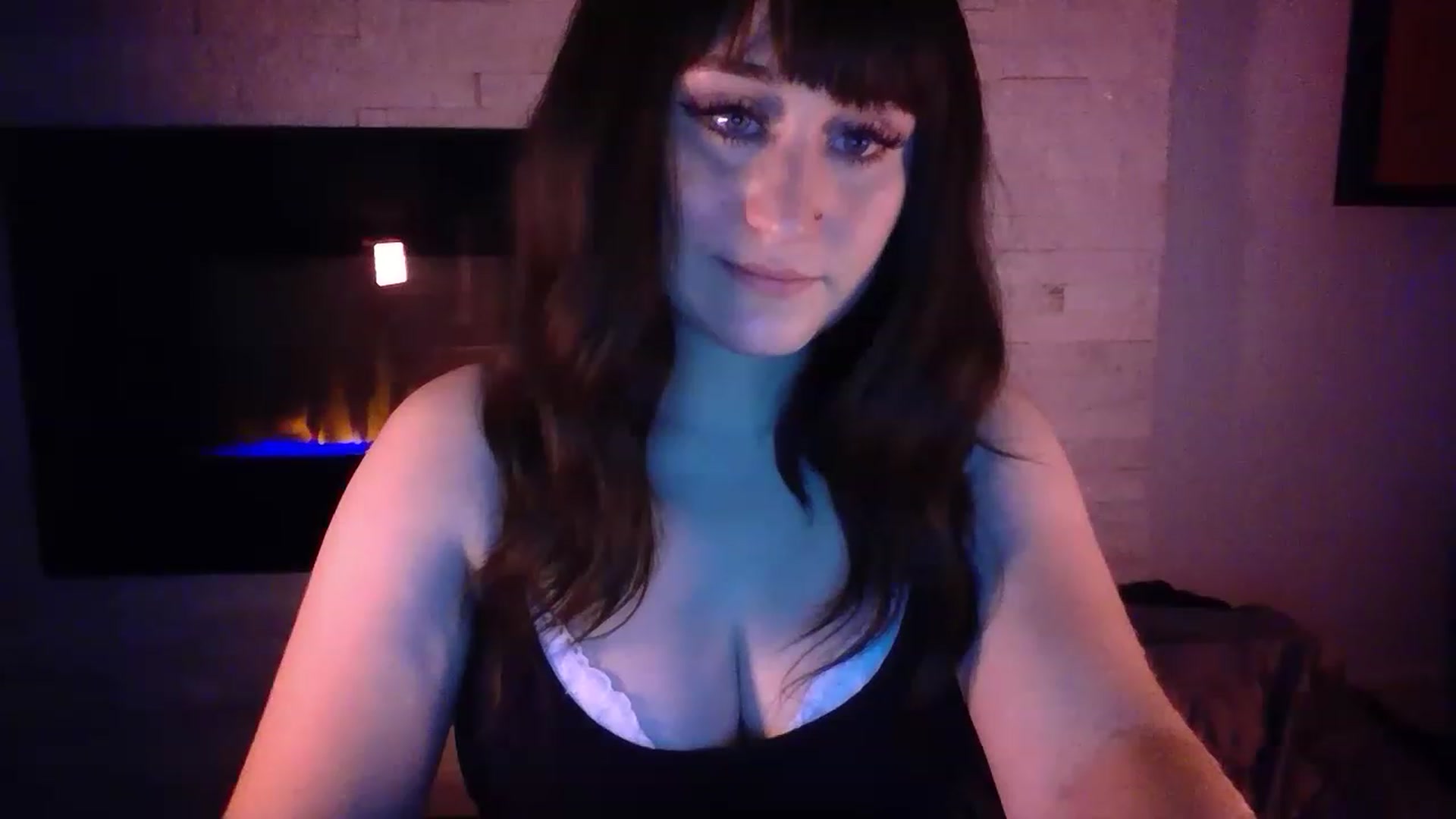 Gallery image thumbnail from pageminie's myfreecams stream on, 12/12/2022, 24:04 image 16 of 20