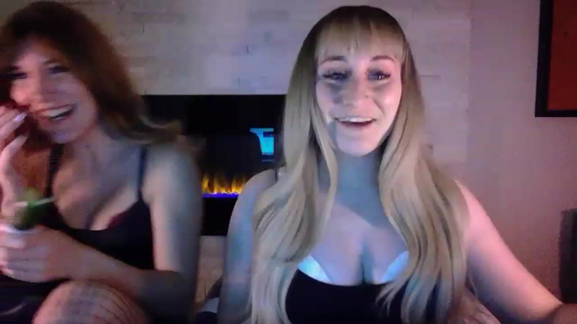 Gallery image thumbnail from pageminie's myfreecams stream on, 12/22/2022, 04:53 image 4 of 20
