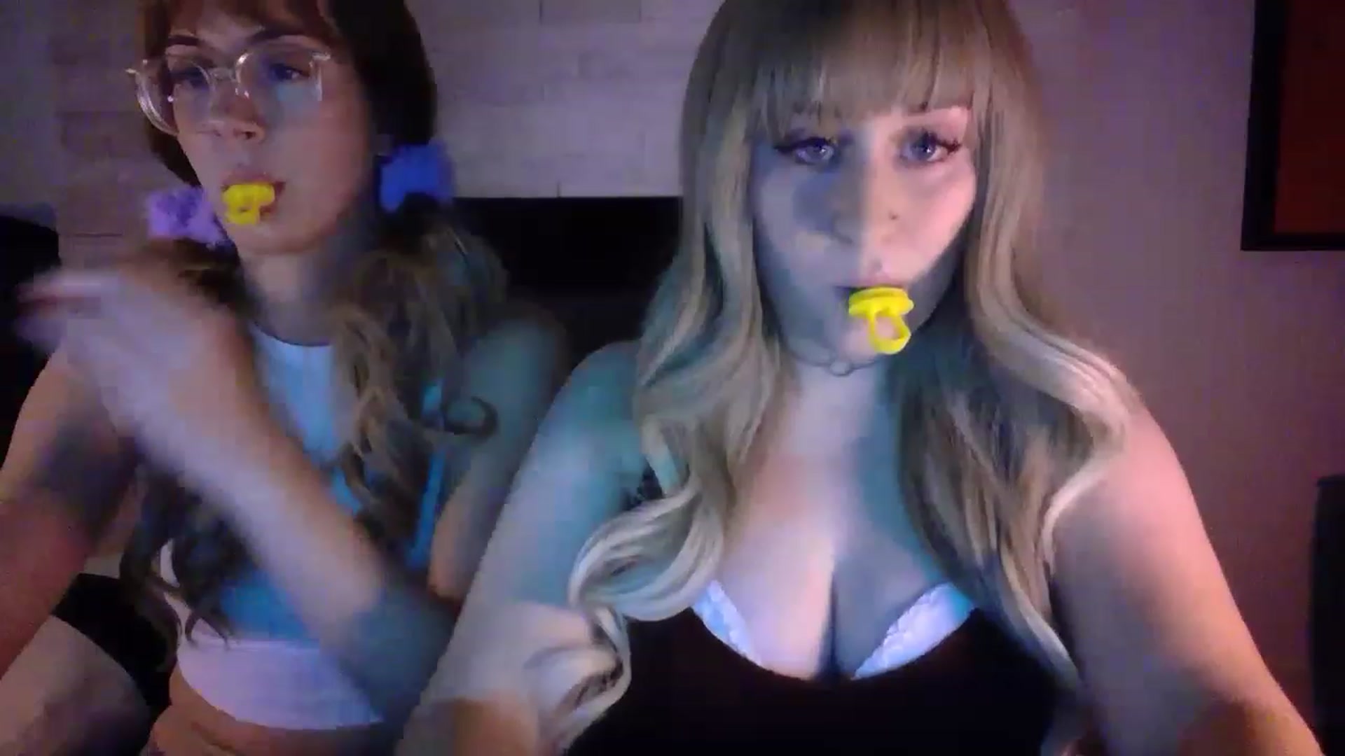 Gallery image thumbnail from pageminie's myfreecams stream on, 12/30/2022, 02:11 image 15 of 20