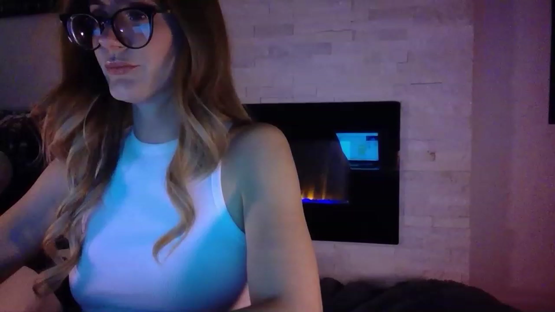 Gallery image thumbnail from pageminie's myfreecams stream on, 12/30/2022, 02:11 image 4 of 20