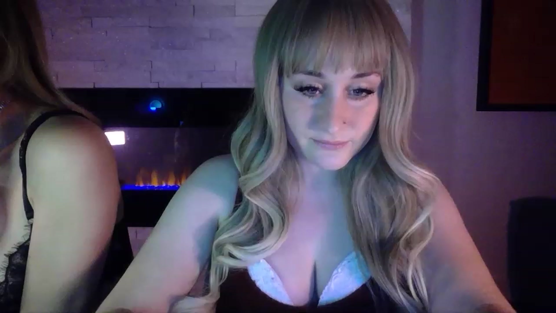 Gallery image thumbnail from pageminie's myfreecams stream on, 01/05/2023, 01:14 image 12 of 20