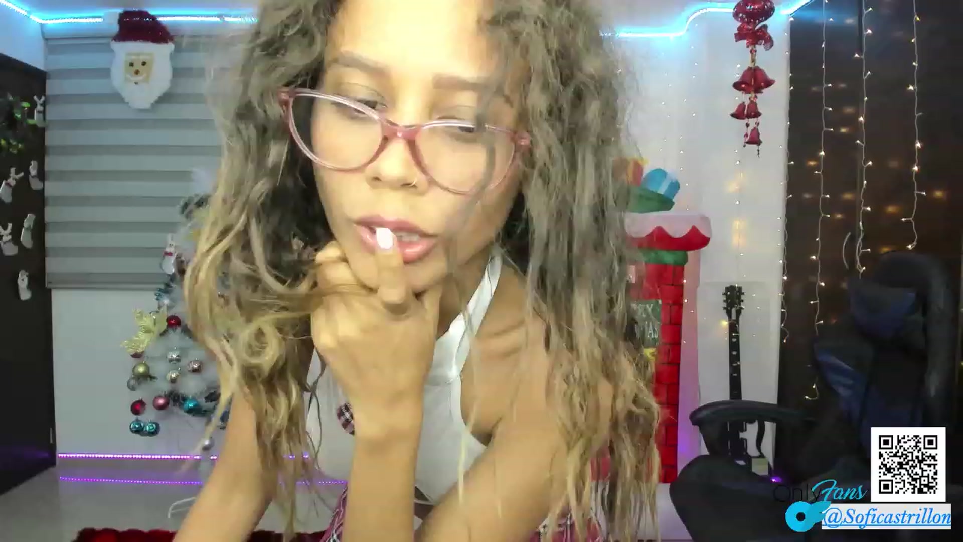 Gallery image thumbnail from pamela_land's myfreecams stream on, 12/01/2022, 03:21 image 7 of 20