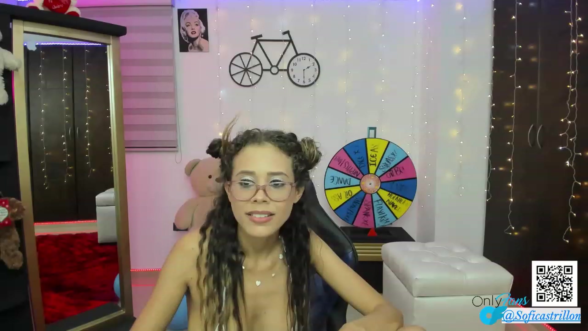 Gallery image thumbnail from pamela_land's myfreecams stream on, 01/15/2023, 05:45 image 19 of 20