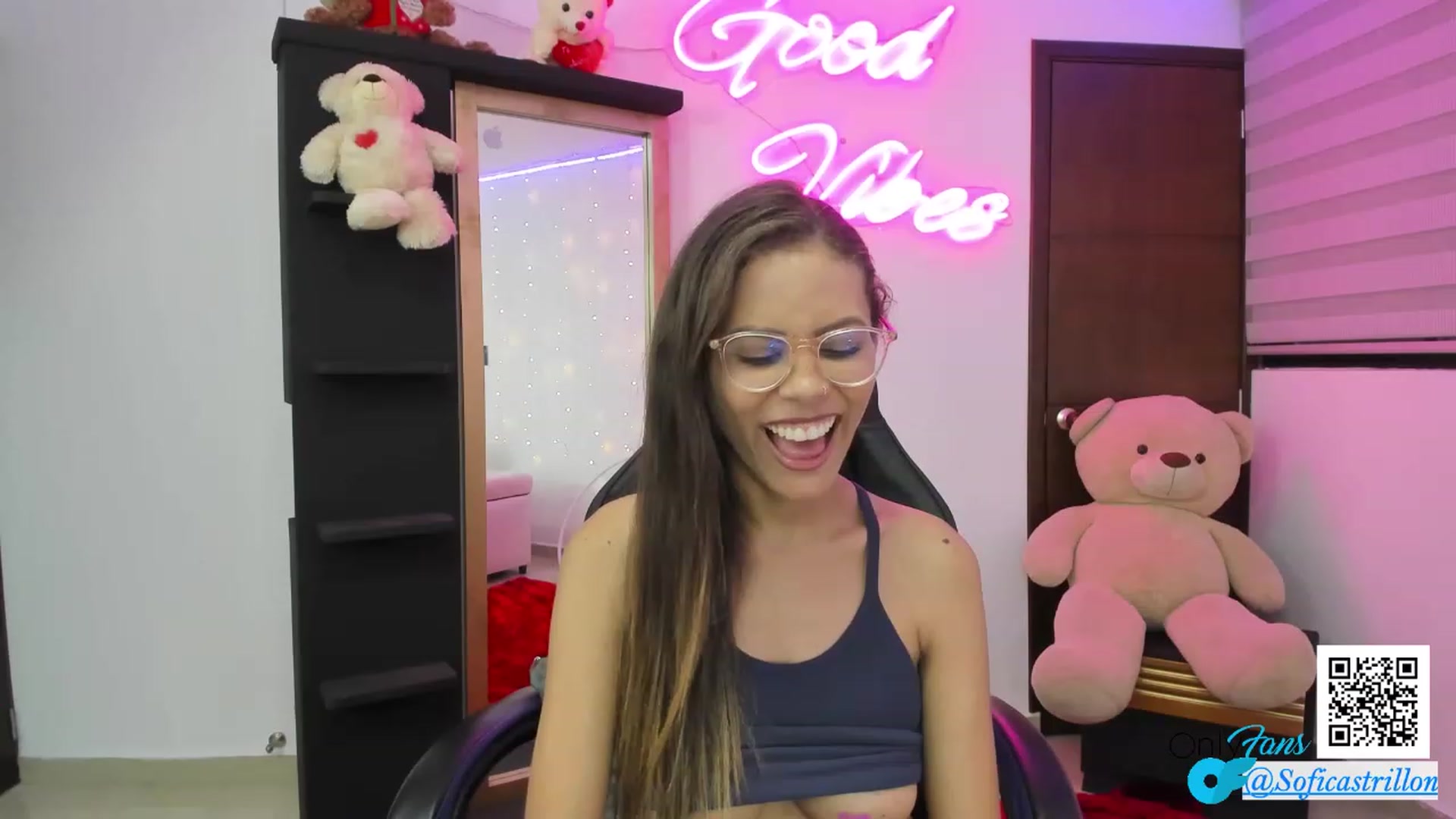 Gallery image thumbnail from pamela_land's myfreecams stream on, 04/12/2023, 04:51 image 10 of 20
