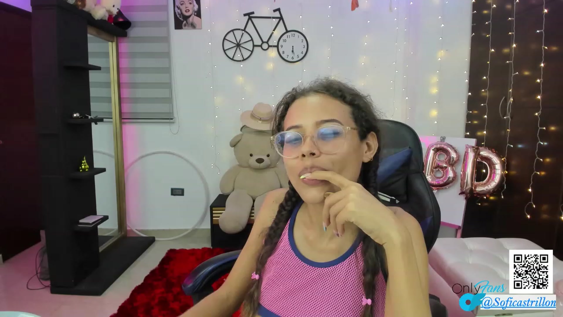 Gallery image thumbnail from pamela_land's myfreecams stream on, 08/19/2023, 03:11 image 19 of 20
