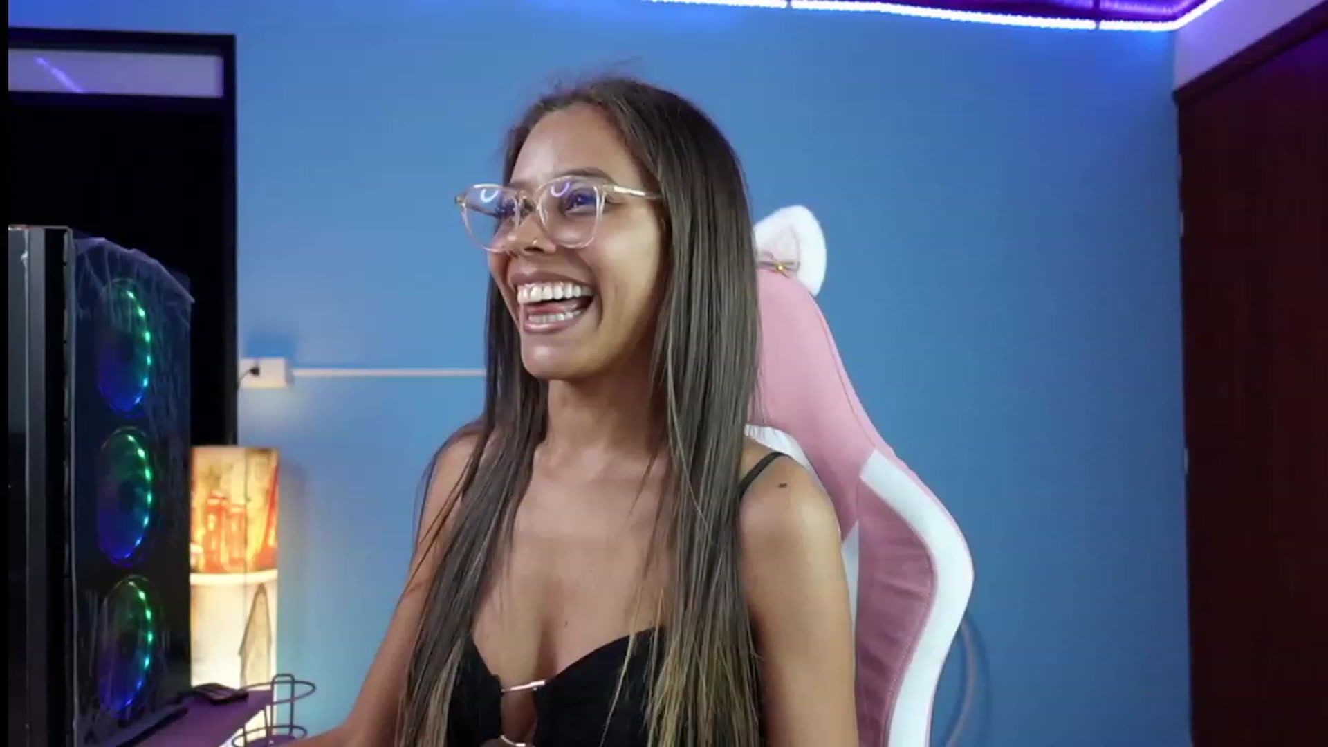 Gallery image thumbnail from pamela_land's myfreecams stream on, 09/30/2023, 02:07 image 11 of 20