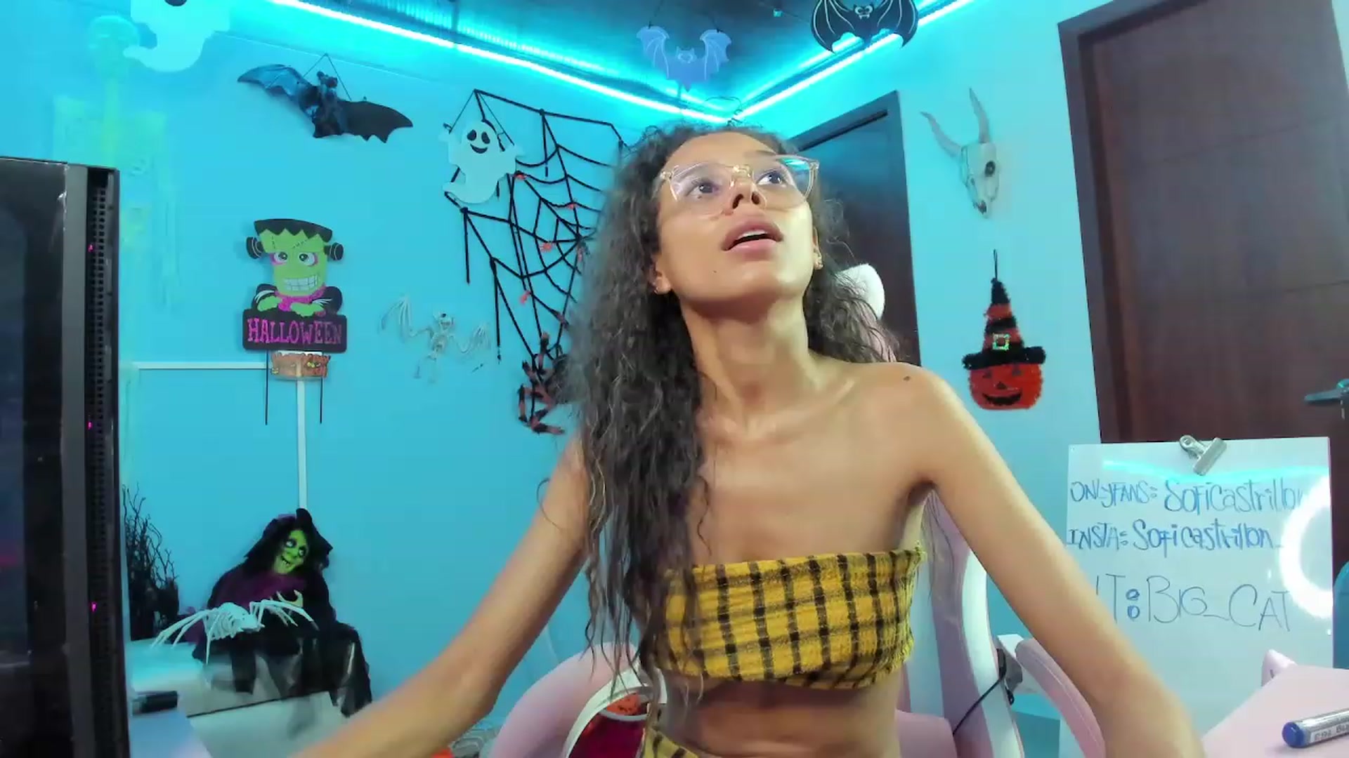 Gallery image thumbnail from pamela_land's myfreecams stream on, 10/25/2023, 06:17 image 6 of 20